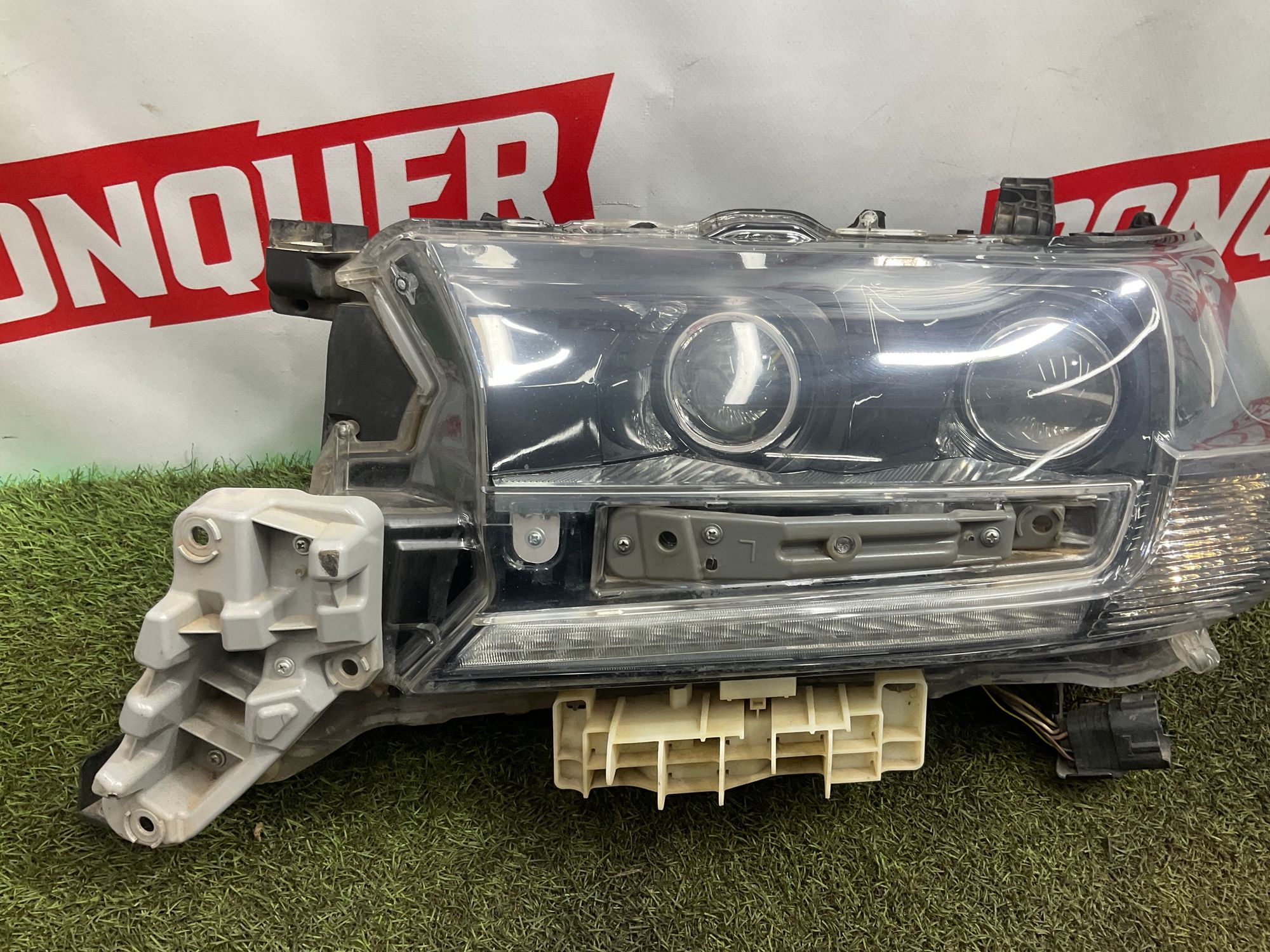 Фара левая Toyota Land Cruiser 200 рестайлинг 2 (2015—2023) 2017, 75000 рублей, Москва