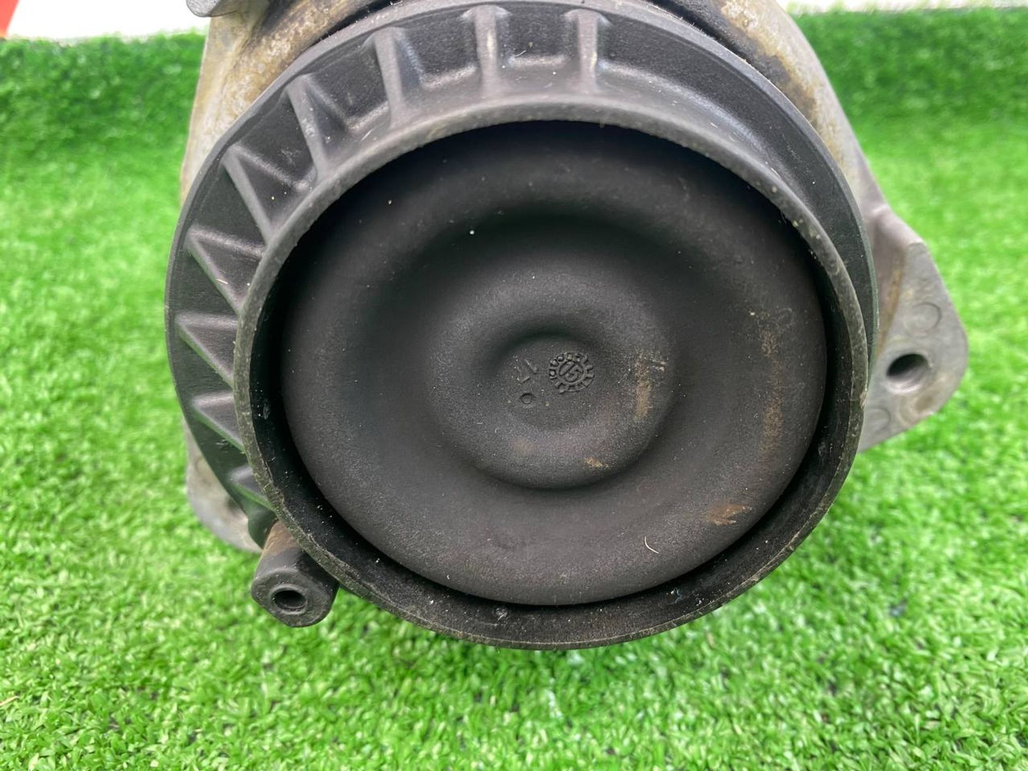 https://ycs.partsauto.market/partsauto-images/thmbs/userImages/h353NjtZg3VDP19b5HMt7LlpbQ93/part/242567bc-54c9-44cb-8b9e-6bde8d37f1d8_1743247387584.jpg