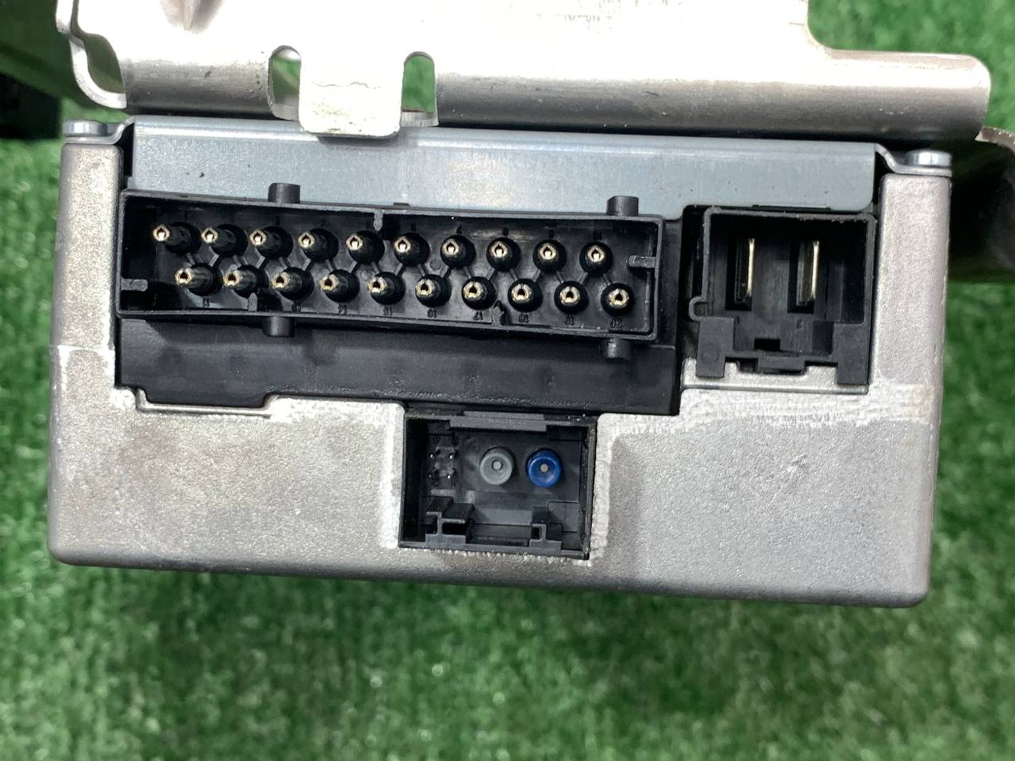 https://ycs.partsauto.market/partsauto-images/thmbs/userImages/h353NjtZg3VDP19b5HMt7LlpbQ93/part/25b716b1-90f7-4989-8292-d31fdd512fec_1728720091759.jpg