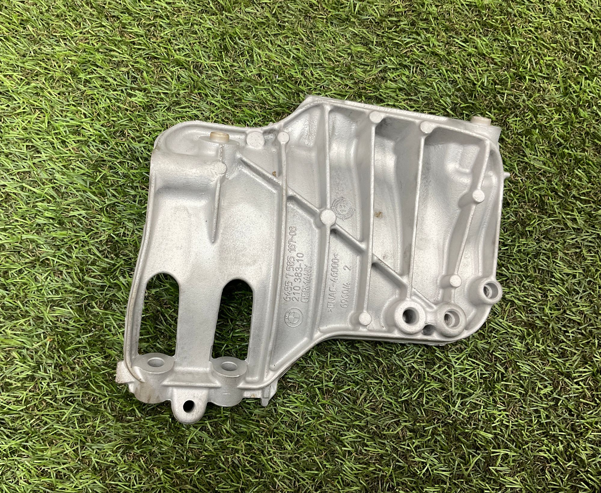 Кронштейн компрессора кондиционера BMW X5, F15, 1000 рублей, Москва