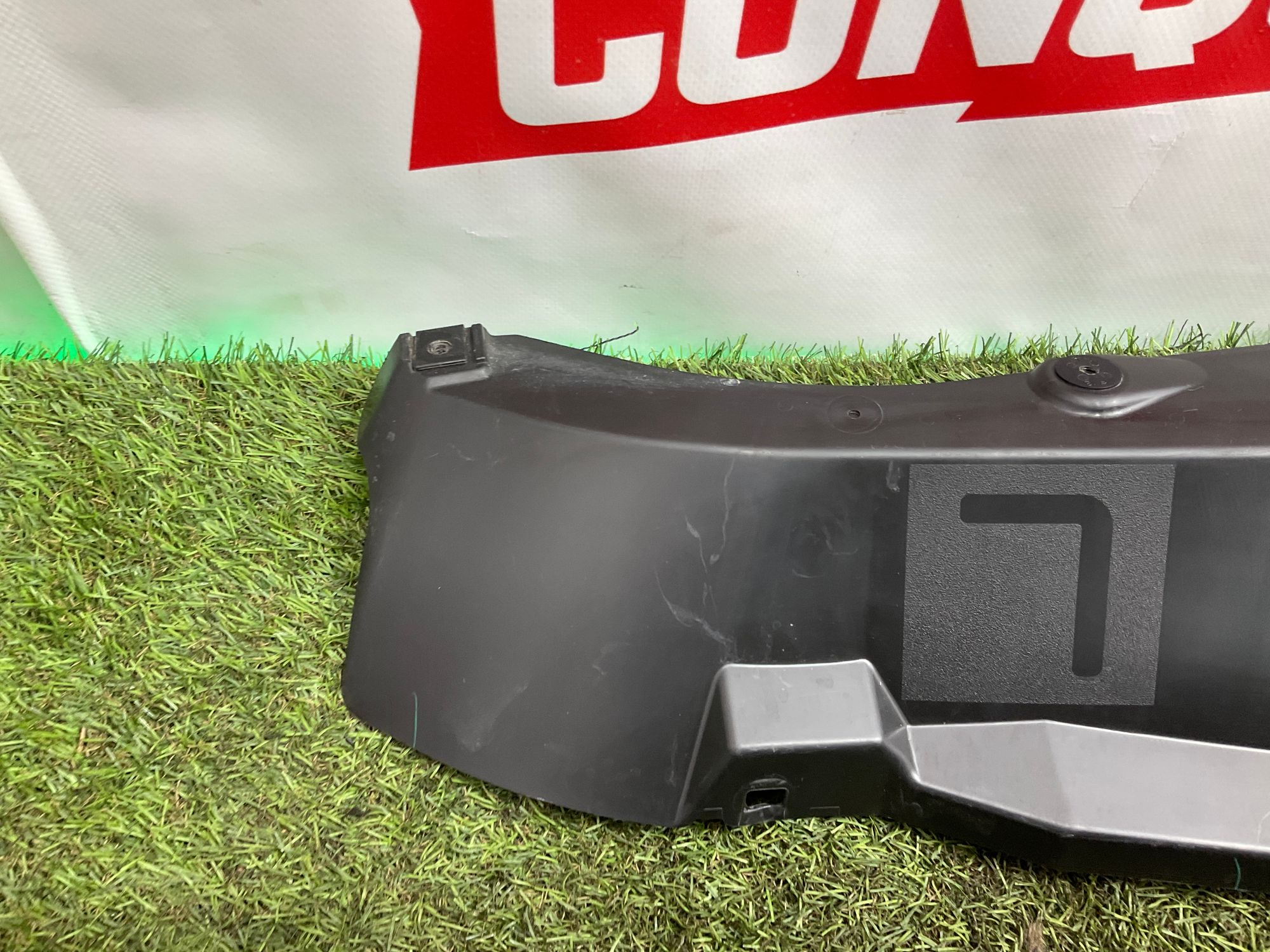 Накладка заднего бампера левая Toyota Land Cruiser 300 (2021—2023) 2022, 3000 рублей, Москва