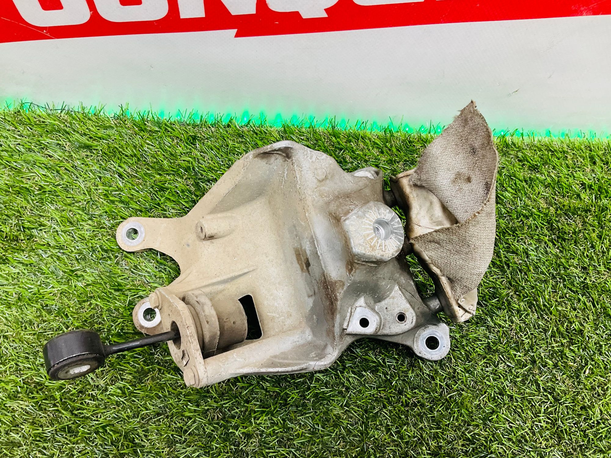 https://ycs.partsauto.market/partsauto-images/thmbs/userImages/h353NjtZg3VDP19b5HMt7LlpbQ93/part/268ea4b1-9060-4c9d-87b5-0ceddd62bfd9_1786792621727.jpg