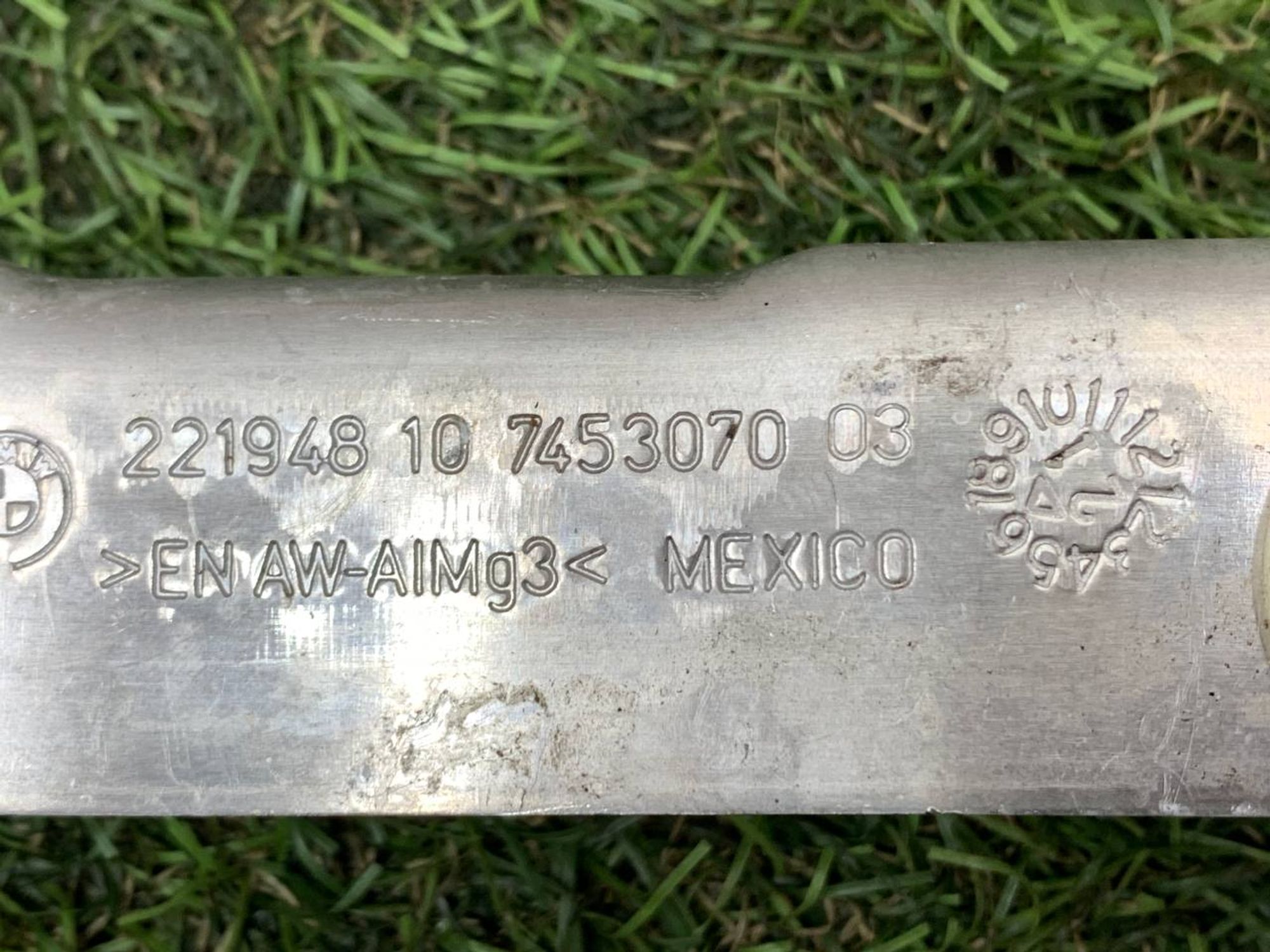 https://ycs.partsauto.market/partsauto-images/thmbs/userImages/h353NjtZg3VDP19b5HMt7LlpbQ93/part/26b0085d-5226-47fa-9319-bd93b5d10b76_1718441714832.jpg