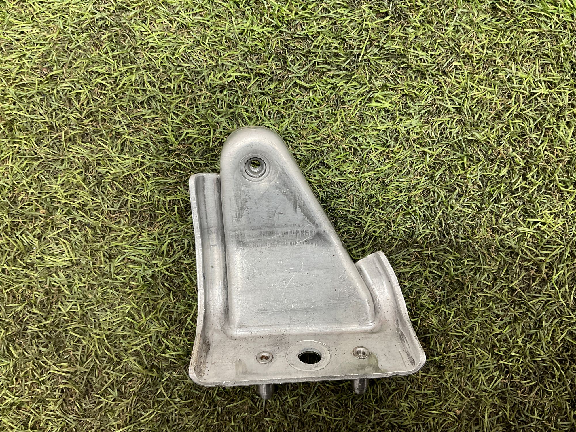 Крепление центральной консоли передний правый Land Rover Defender II L663 2022, 2000 рублей, Москва