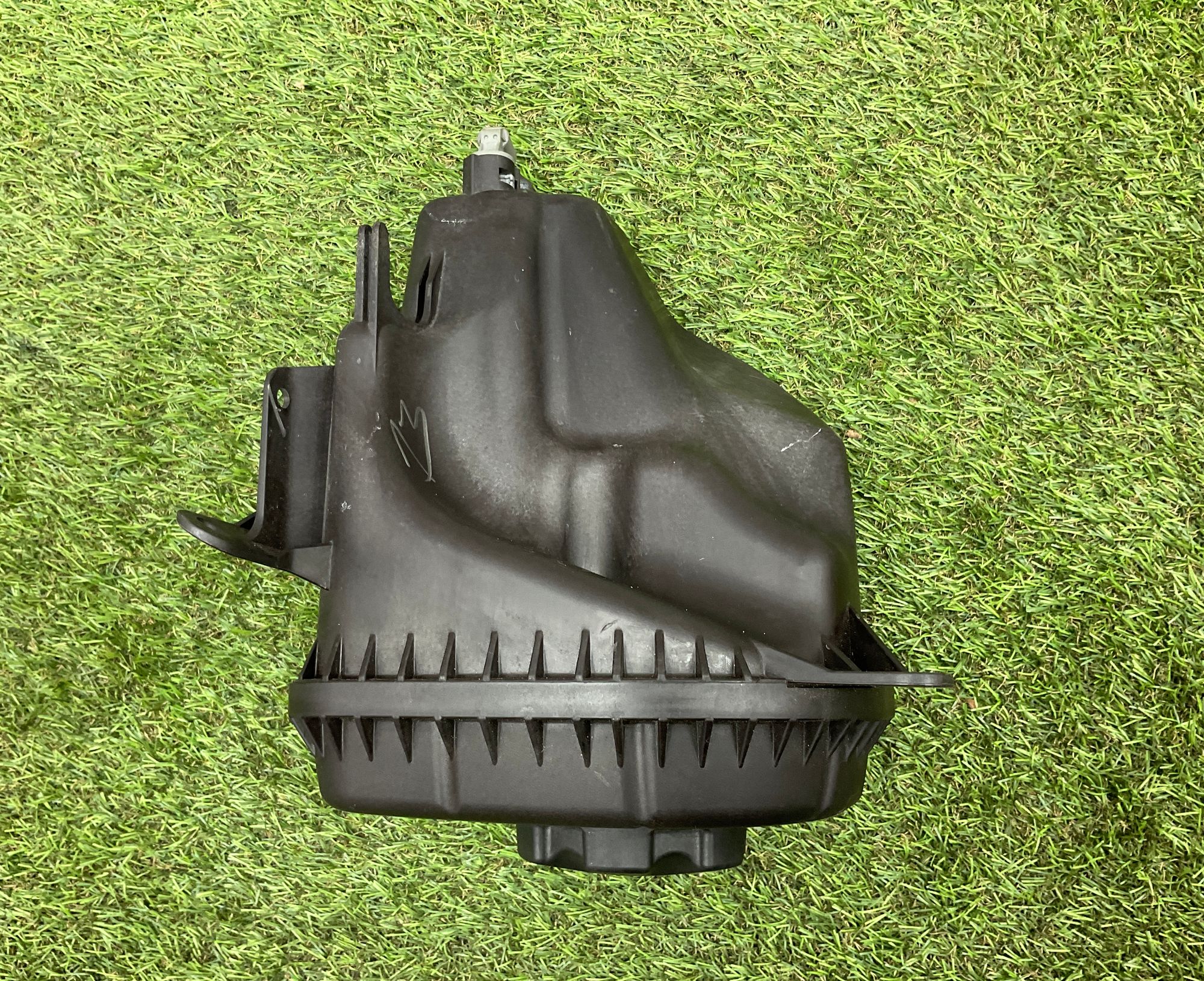 https://ycs.partsauto.market/partsauto-images/thmbs/userImages/h353NjtZg3VDP19b5HMt7LlpbQ93/part/280d491a-a47a-4da7-8556-c2062f2c2acf_1748418542167.jpg