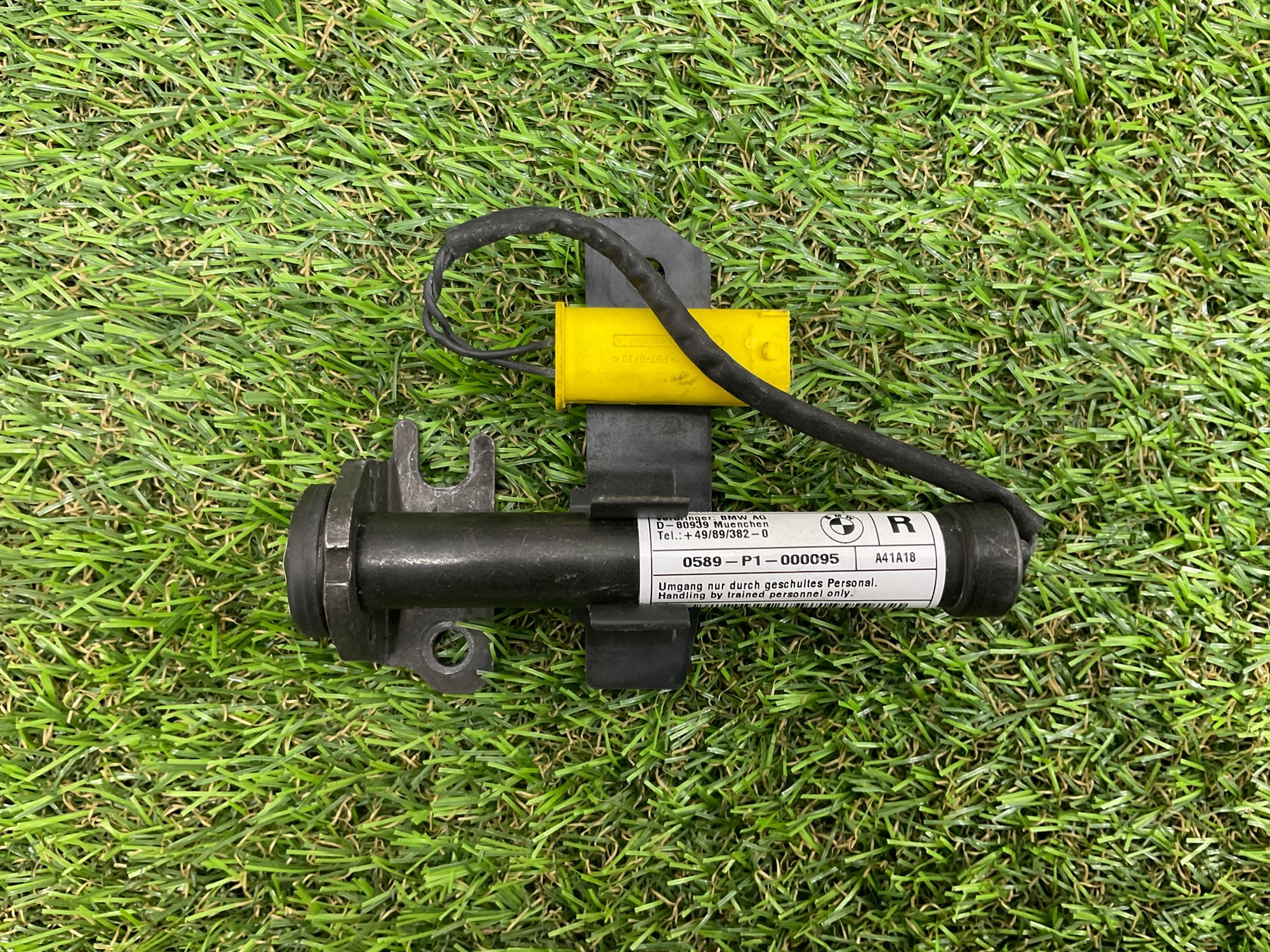 https://ycs.partsauto.market/partsauto-images/thmbs/userImages/h353NjtZg3VDP19b5HMt7LlpbQ93/part/2836bd68-28e8-4134-9001-61aa758644a2_1746697736115.jpg