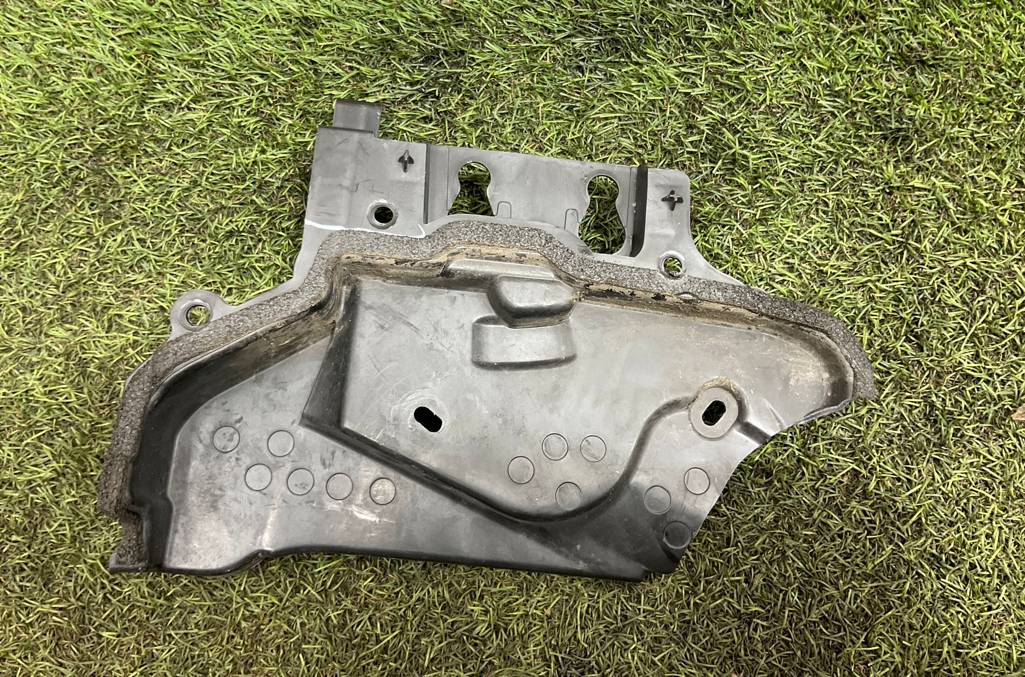 Накладка подкапотная правая Land Rover Defender II L663 2022, 3500 рублей, Москва