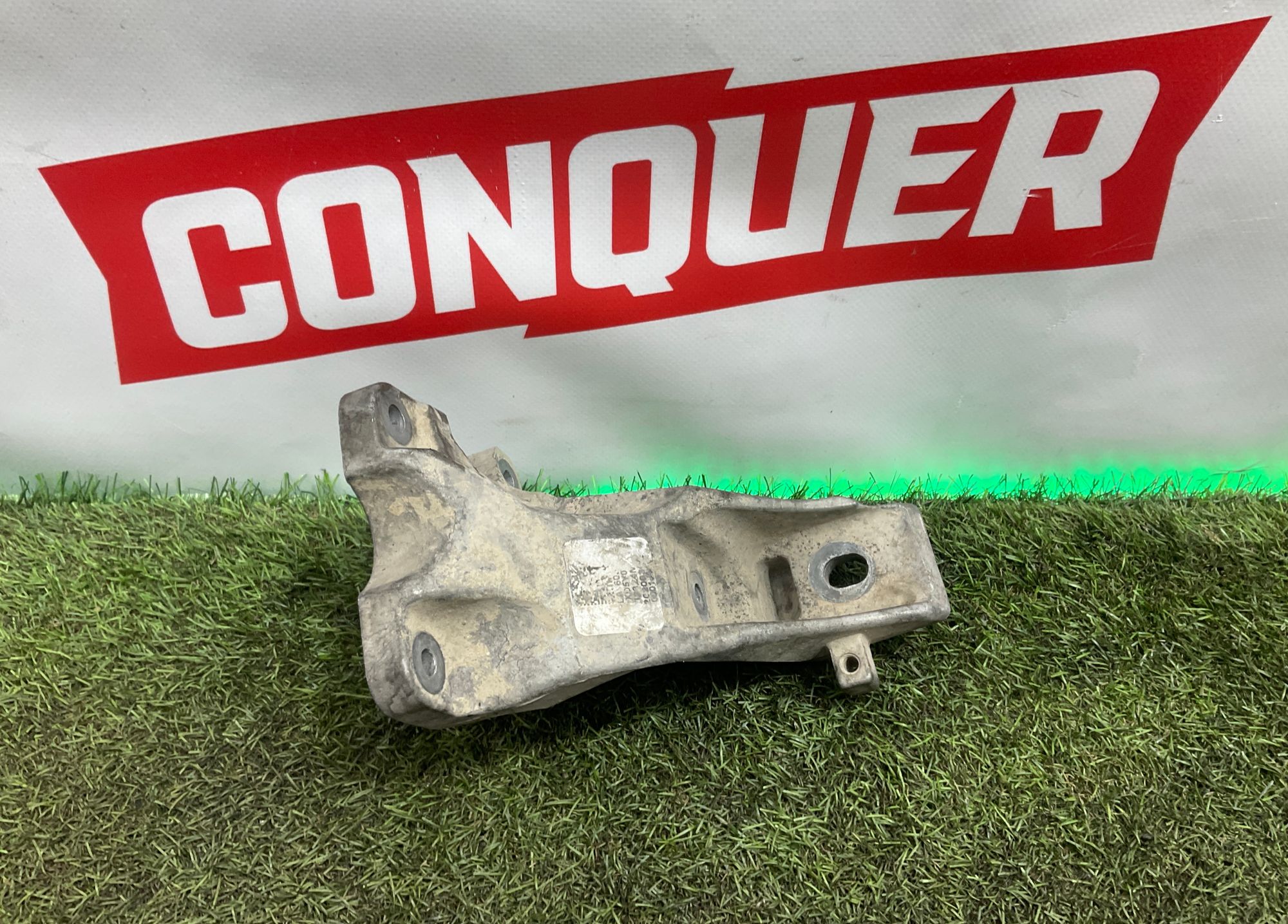 Опора двигателя правая 2.0 AJ200 Land Rover Defender II L663 2022, 2500 рублей, Москва