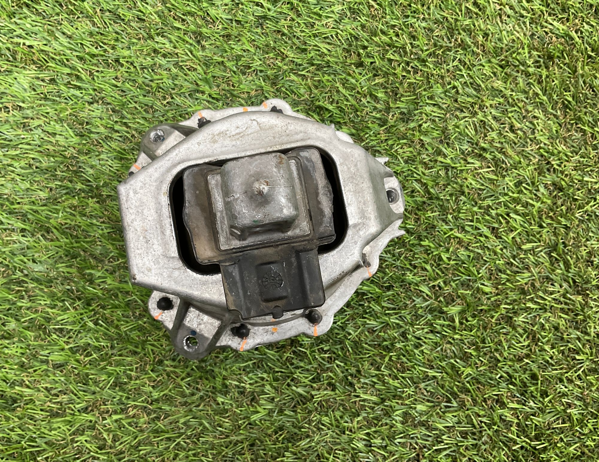 https://ycs.partsauto.market/partsauto-images/thmbs/userImages/h353NjtZg3VDP19b5HMt7LlpbQ93/part/2956d7f3-fe05-49e8-879d-d6ce56e5aa3a_1749123254854.jpg