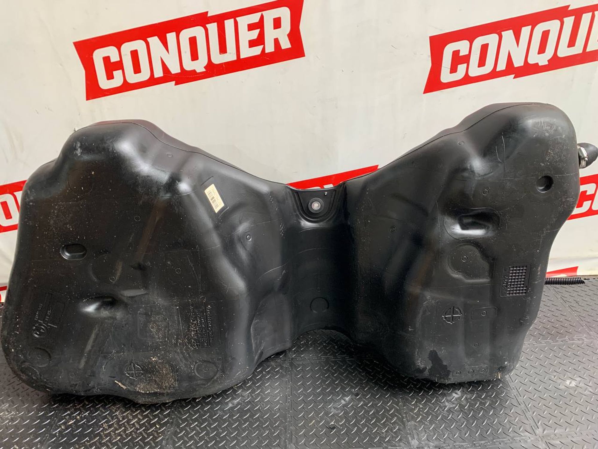https://ycs.partsauto.market/partsauto-images/thmbs/userImages/h353NjtZg3VDP19b5HMt7LlpbQ93/part/2959d56a-100b-439c-bc42-d05ec91a1398_1731316977802.jpg