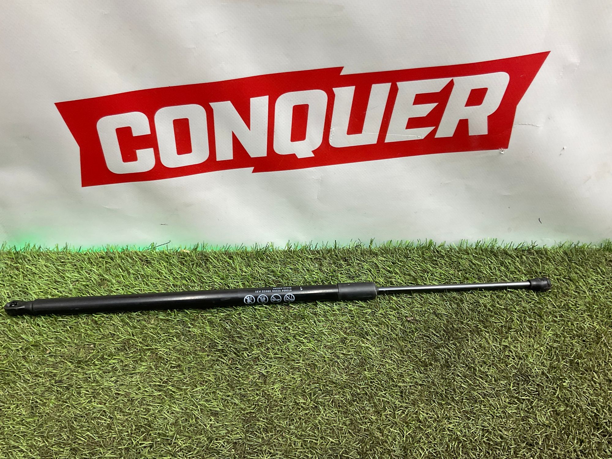 Амортизаторы капота Toyota Land Cruiser 300 (2021—2023) 2022, 5000 рублей, Москва