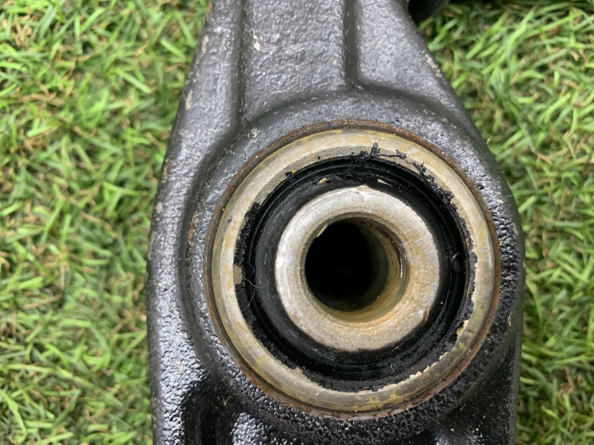 https://ycs.partsauto.market/partsauto-images/thmbs/userImages/h353NjtZg3VDP19b5HMt7LlpbQ93/part/2a113276-10db-479b-8c58-e77979c59975_1715761665341.jpg
