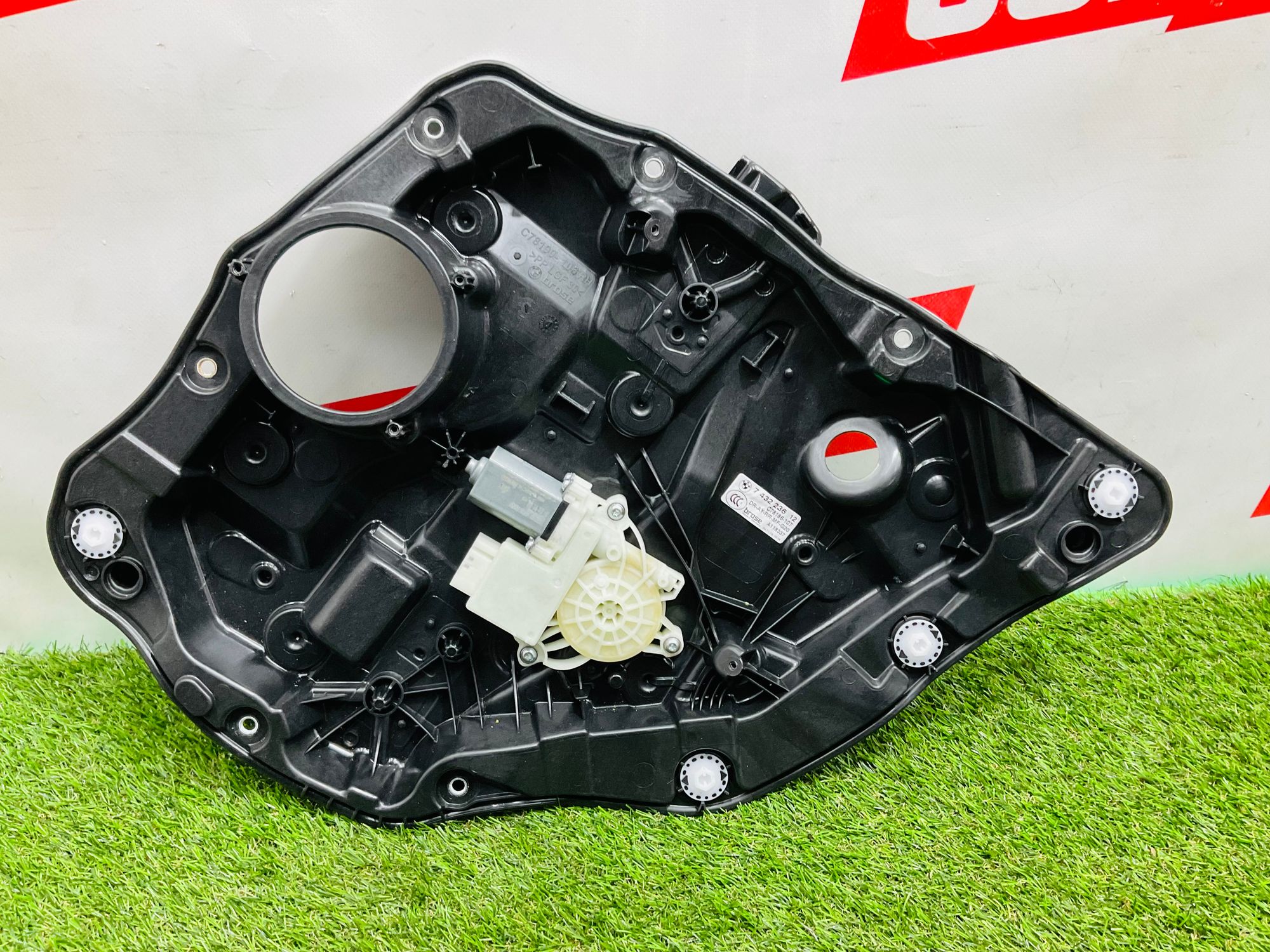 https://ycs.partsauto.market/partsauto-images/thmbs/userImages/h353NjtZg3VDP19b5HMt7LlpbQ93/part/2b8b7ab0-3107-4de9-8552-c57df8bef71c_1781517450808.jpg