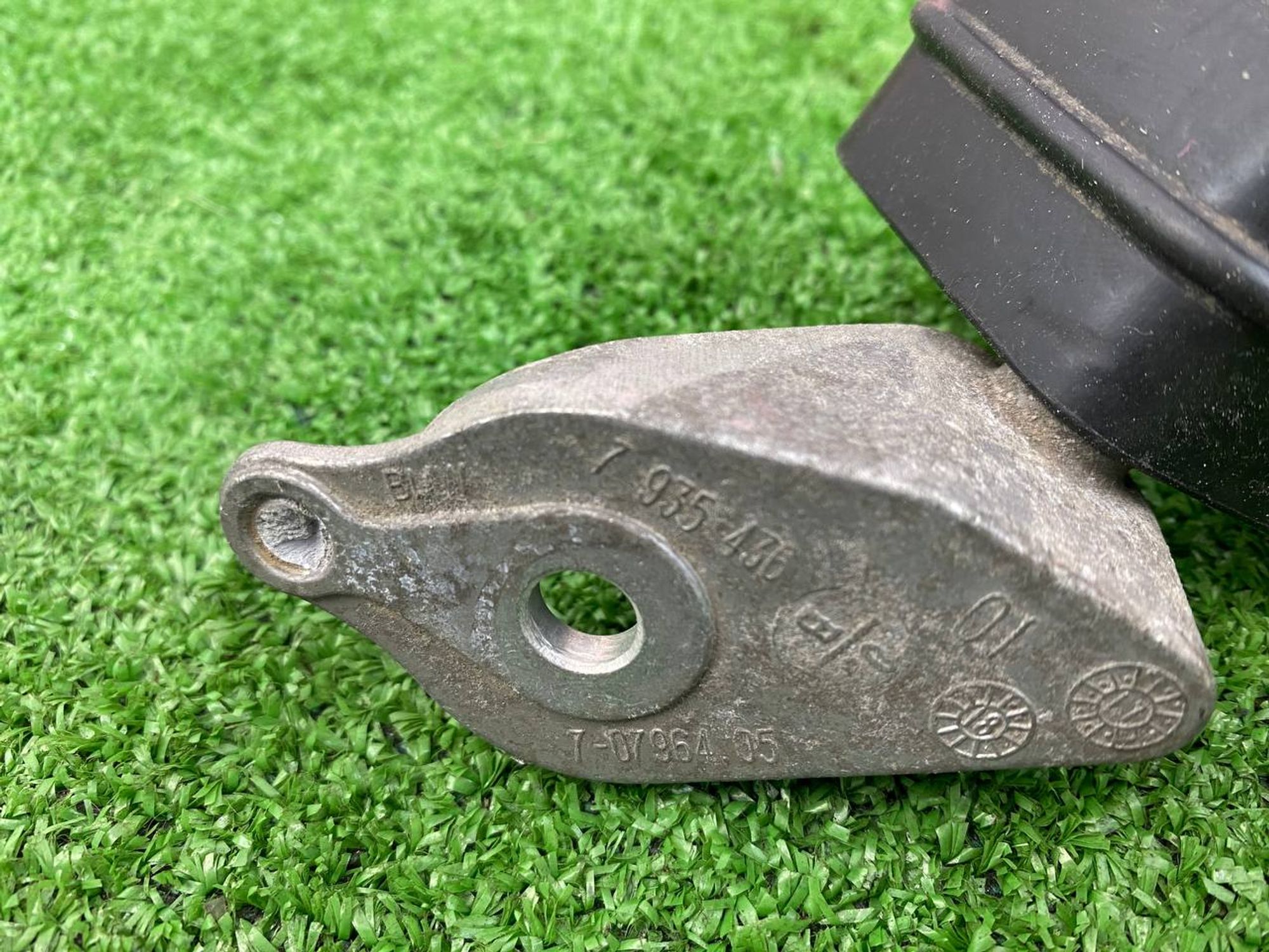 https://ycs.partsauto.market/partsauto-images/thmbs/userImages/h353NjtZg3VDP19b5HMt7LlpbQ93/part/2c124bb2-4e68-407a-98ec-8cb25de117ec_1743838869507.jpg