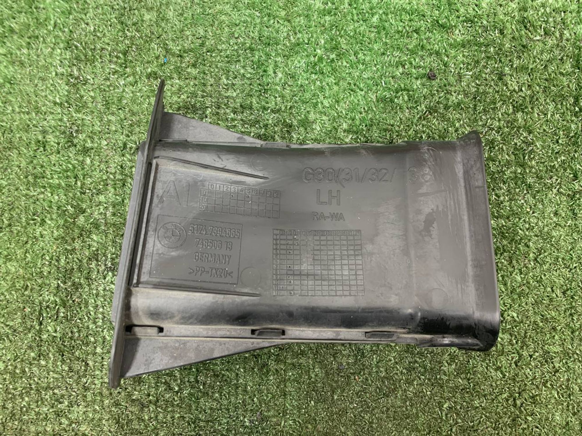 https://ycs.partsauto.market/partsauto-images/thmbs/userImages/h353NjtZg3VDP19b5HMt7LlpbQ93/part/2c406584-8809-4571-94f4-505f65f1a891_1731571773591.jpg