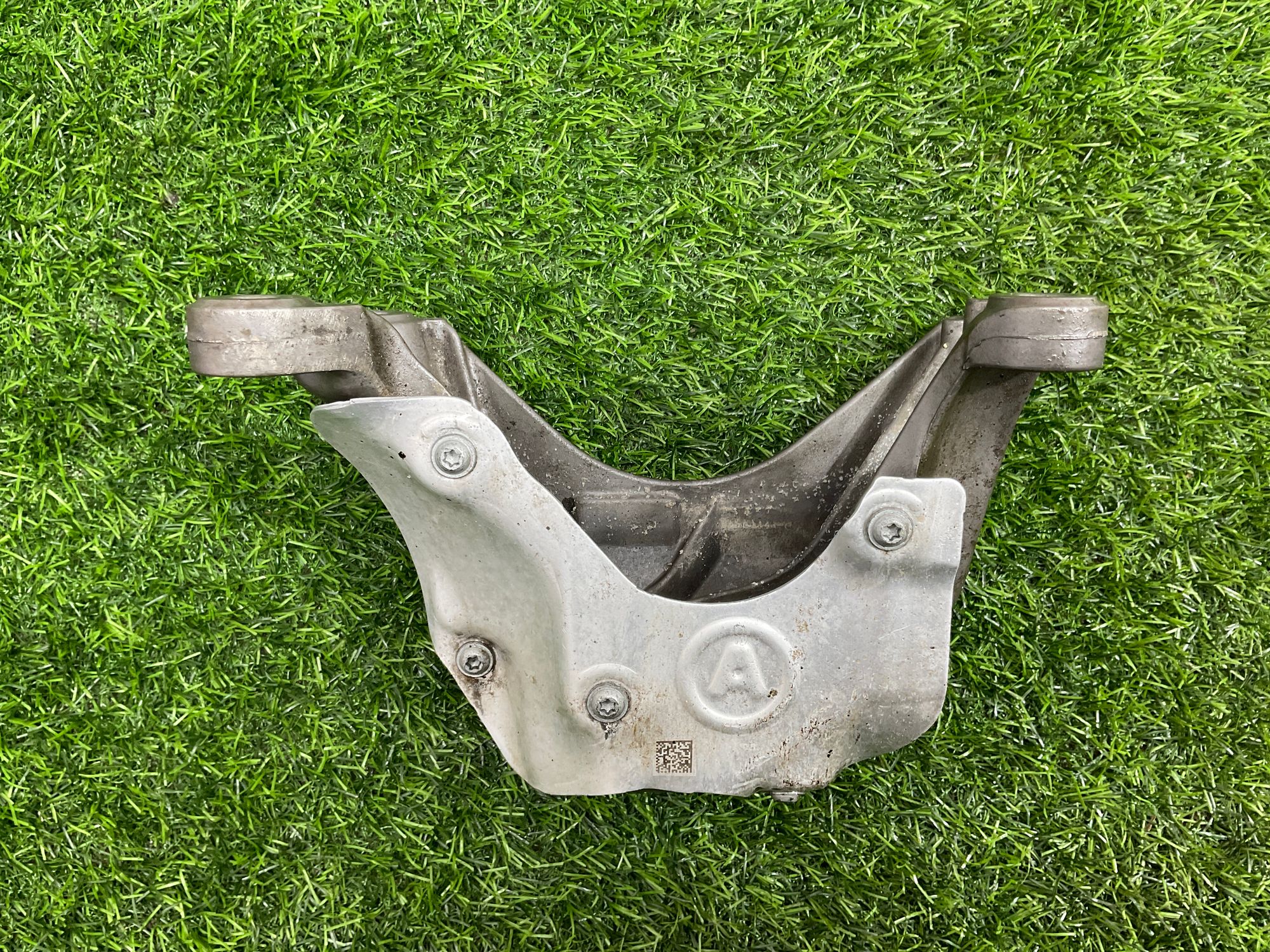 https://ycs.partsauto.market/partsauto-images/thmbs/userImages/h353NjtZg3VDP19b5HMt7LlpbQ93/part/2c65c4da-2f09-4cef-8465-2c0c4b61100e_1741596630225.jpg