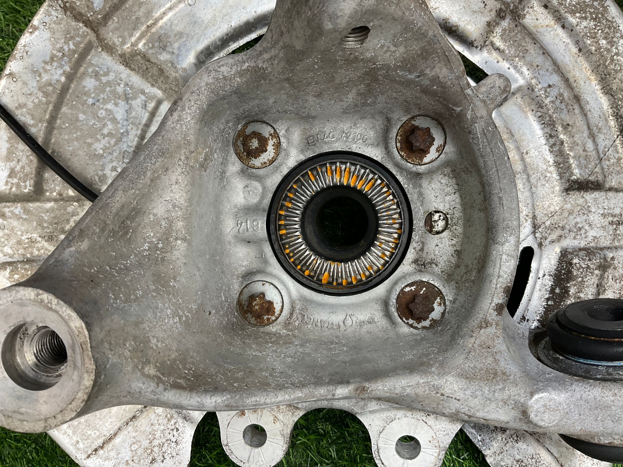 https://ycs.partsauto.market/partsauto-images/thmbs/userImages/h353NjtZg3VDP19b5HMt7LlpbQ93/part/2ca86880-9600-42ba-8eee-dd039e998d81_1733908320571.jpg
