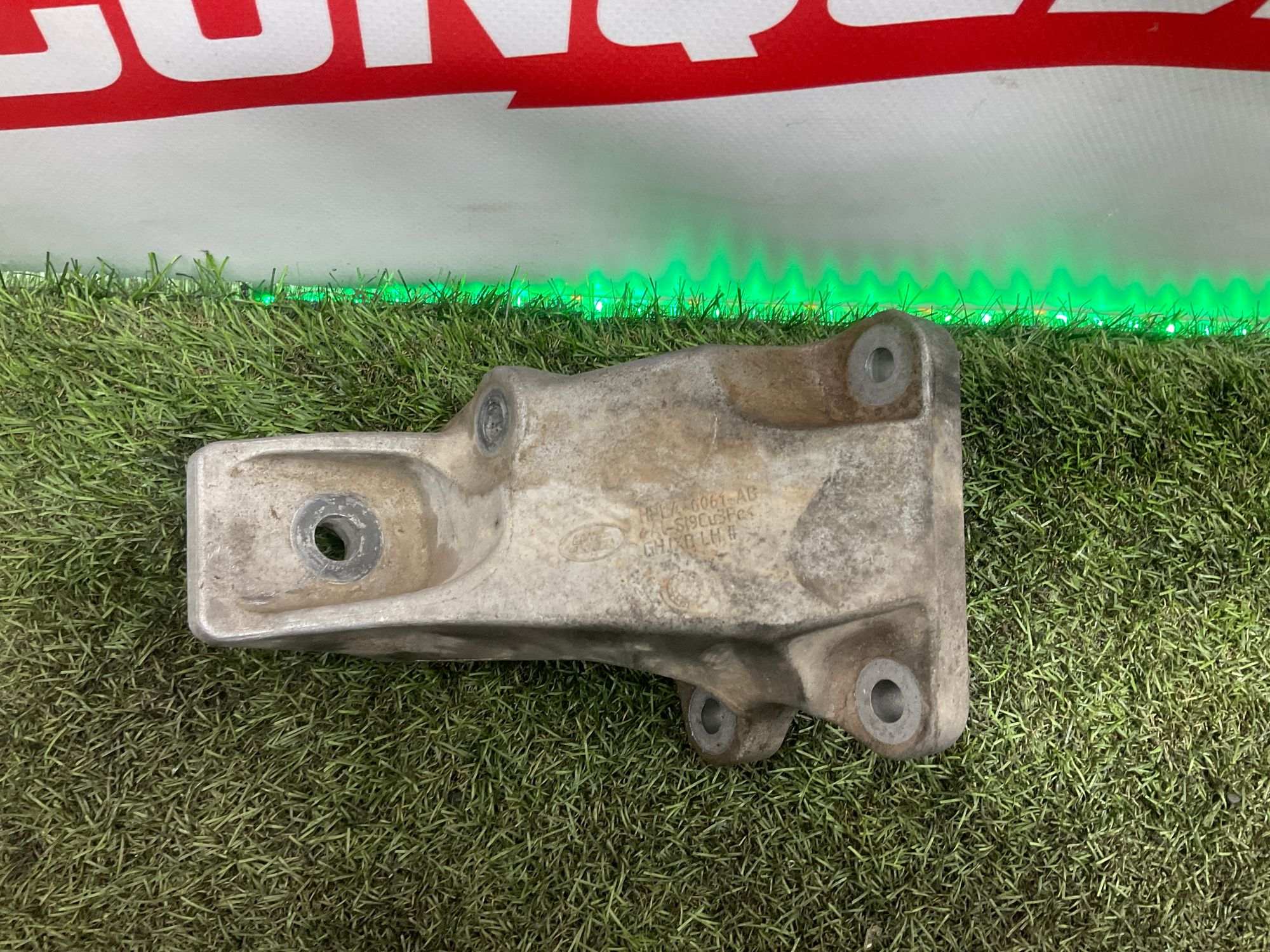 Опора двигателя 2.0 AJ200 Land Rover Defender II L663 2022, 2000 рублей, Москва