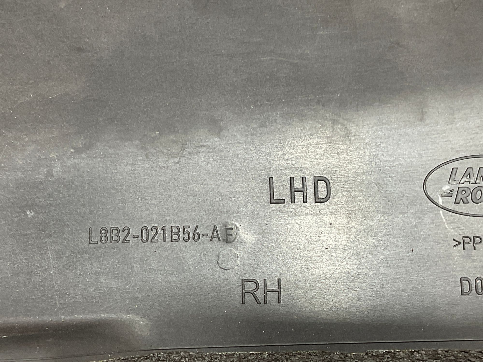 Накладка жабо правая Land Rover Defender II L663 2022, 9500 рублей, Москва