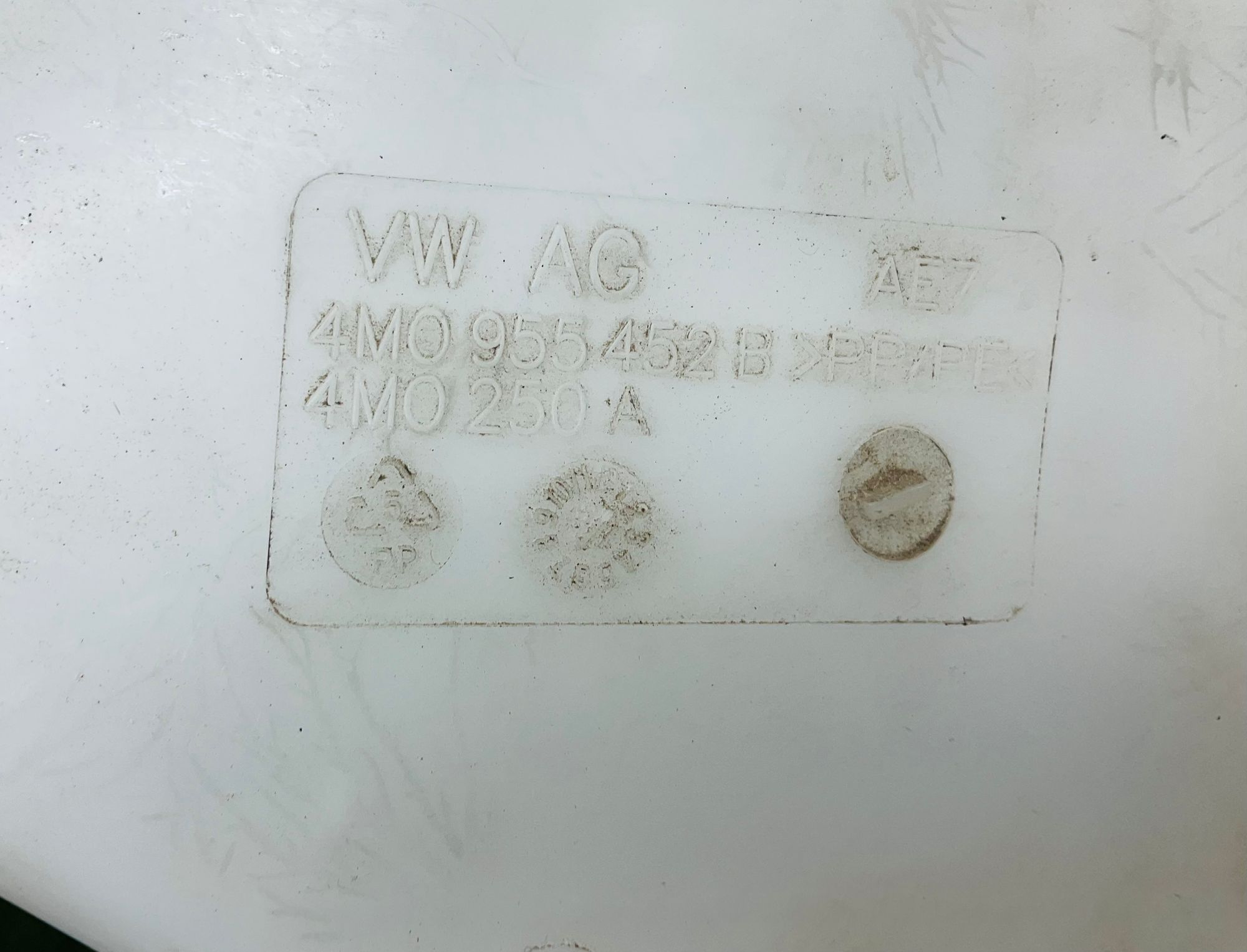 https://ycs.partsauto.market/partsauto-images/thmbs/userImages/h353NjtZg3VDP19b5HMt7LlpbQ93/part/2ccc7740-7aef-43f6-9644-7f83516c0ff3_1786022587080.jpg
