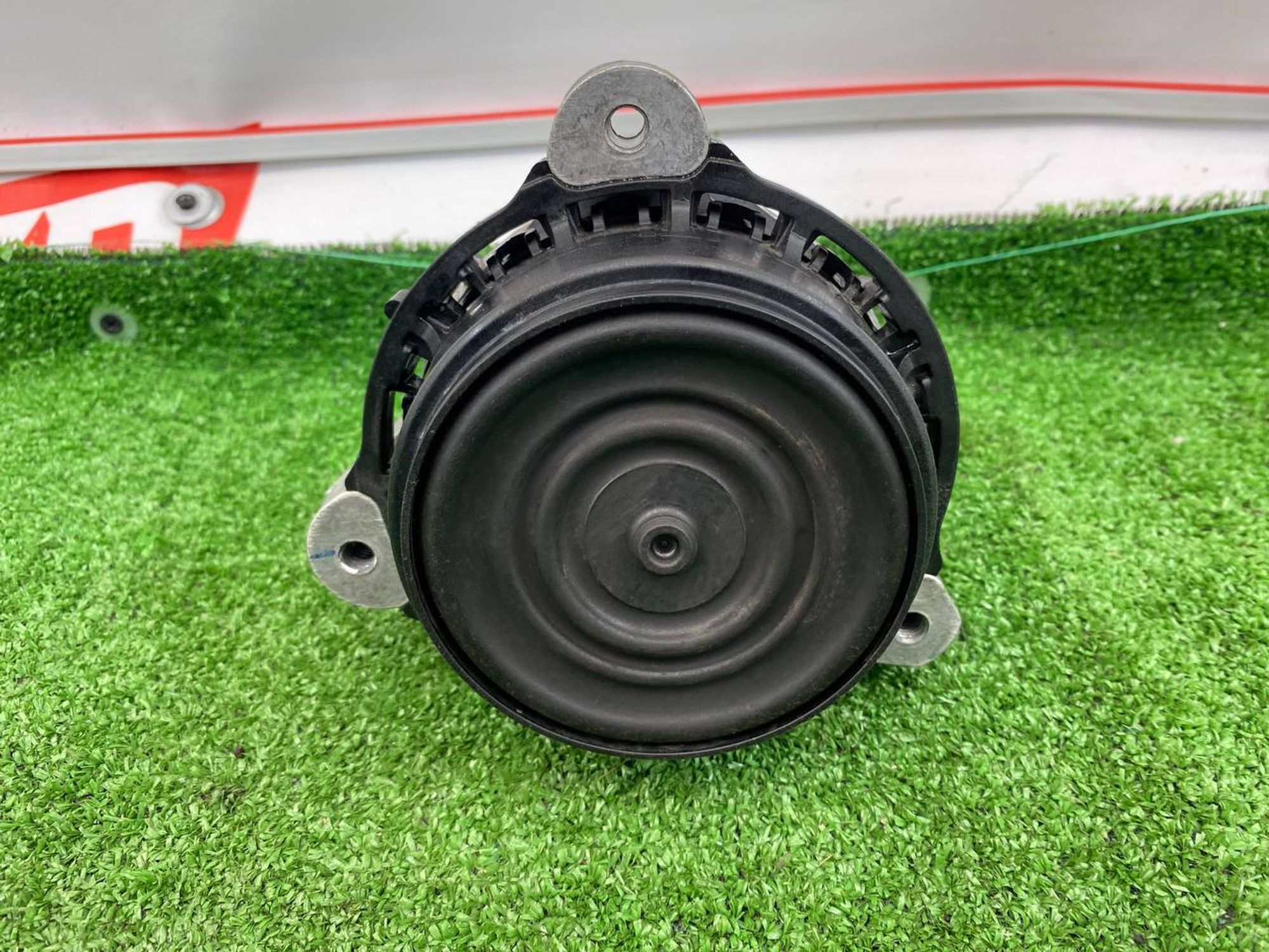 https://ycs.partsauto.market/partsauto-images/thmbs/userImages/h353NjtZg3VDP19b5HMt7LlpbQ93/part/2d36fe5b-5dfd-4a56-a9a0-17e59caadc44_1746713246635.jpg