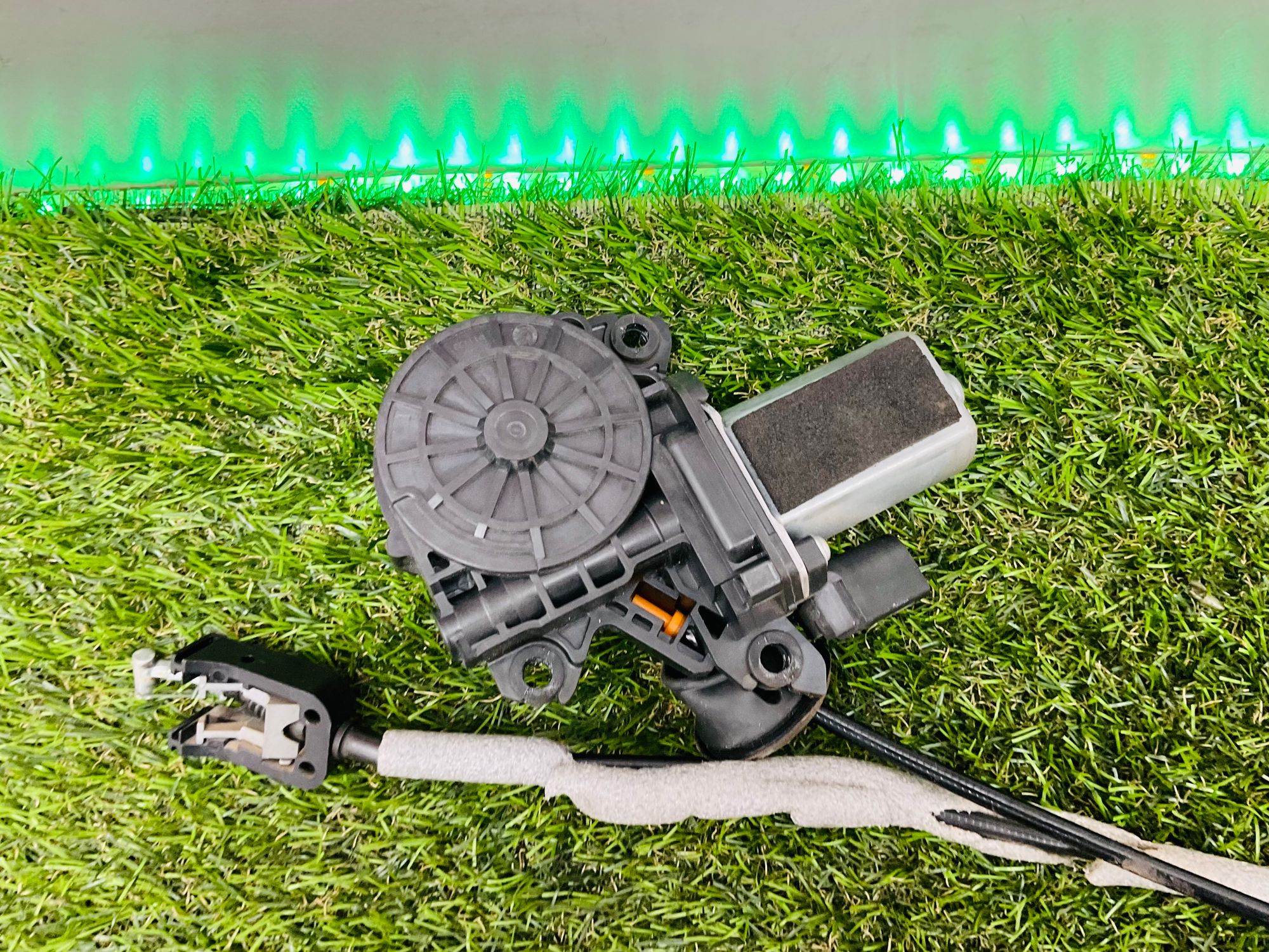 https://ycs.partsauto.market/partsauto-images/thmbs/userImages/h353NjtZg3VDP19b5HMt7LlpbQ93/part/2d855b7b-f32f-405f-a430-f3c9692163dc_1786353013056.jpg