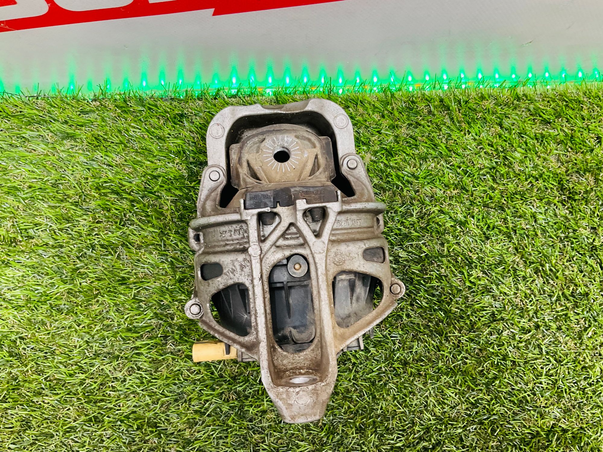 https://ycs.partsauto.market/partsauto-images/thmbs/userImages/h353NjtZg3VDP19b5HMt7LlpbQ93/part/2e381781-66b3-492d-8364-3d4a5a11b821_1786792791840.jpg