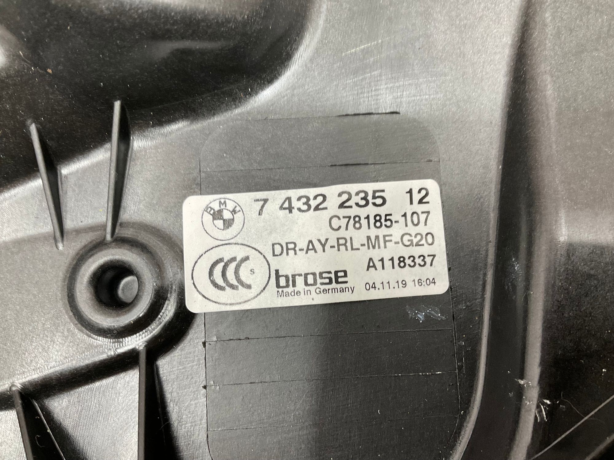 https://ycs.partsauto.market/partsauto-images/thmbs/userImages/h353NjtZg3VDP19b5HMt7LlpbQ93/part/2ed51d2b-6dc3-4f7c-83ad-c1ce83db9cc7_1781530434678.jpg