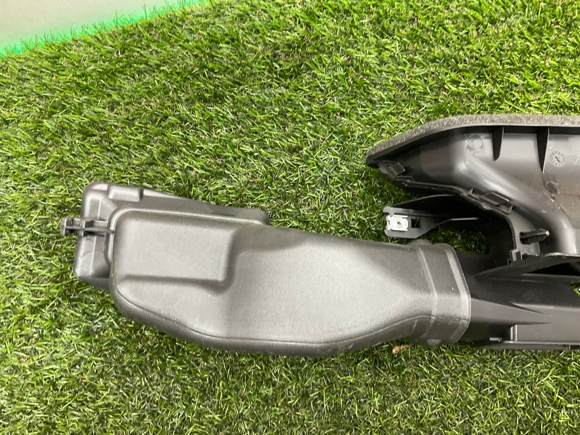 https://ycs.partsauto.market/partsauto-images/thmbs/userImages/h353NjtZg3VDP19b5HMt7LlpbQ93/part/2ee5aae6-ed43-4b1b-8013-a88bd9e05494_1786542326664.jpg