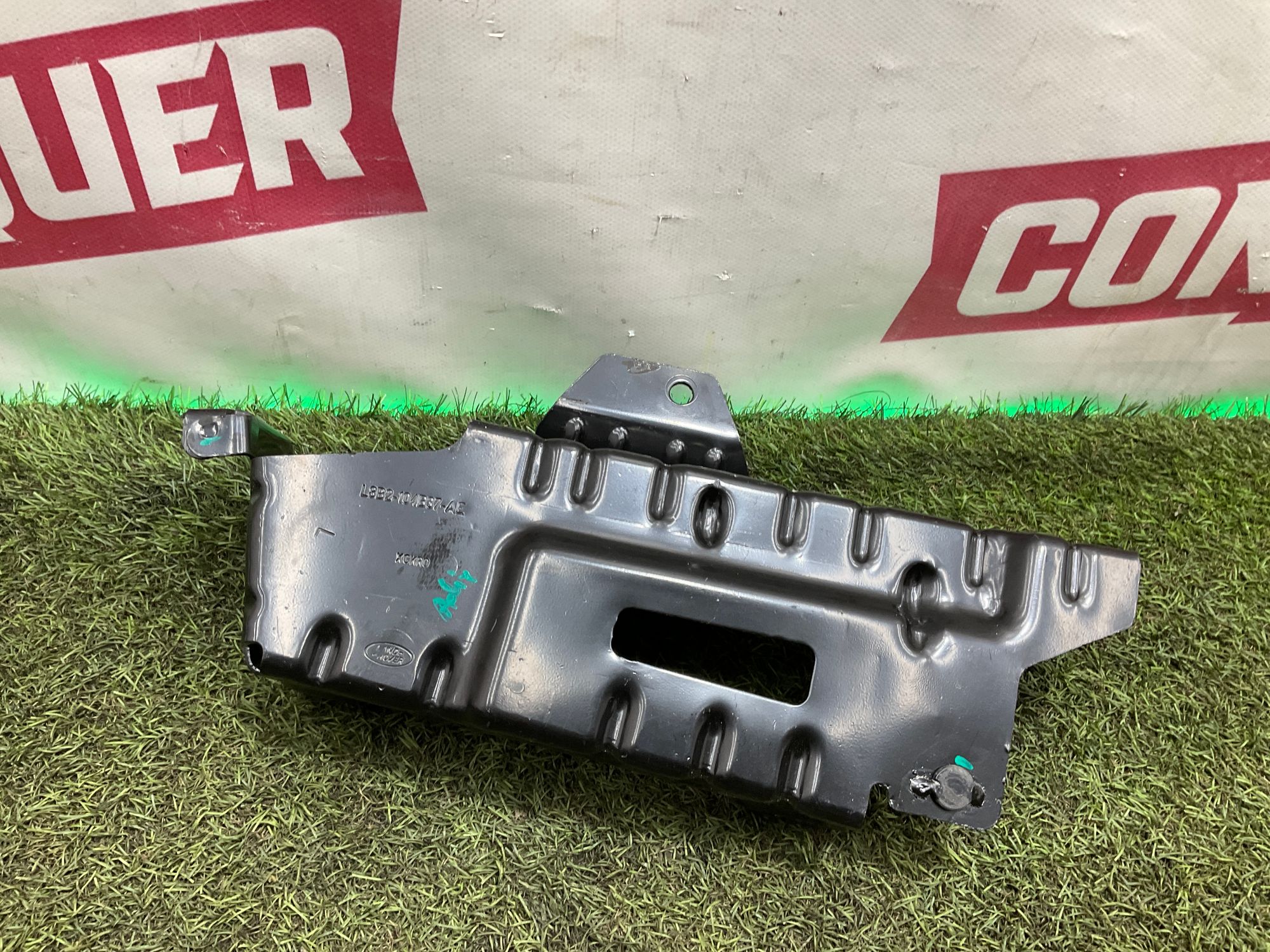 Крепление задней части кузова левое Land Rover Defender II L663 2022, 2000 рублей, Москва