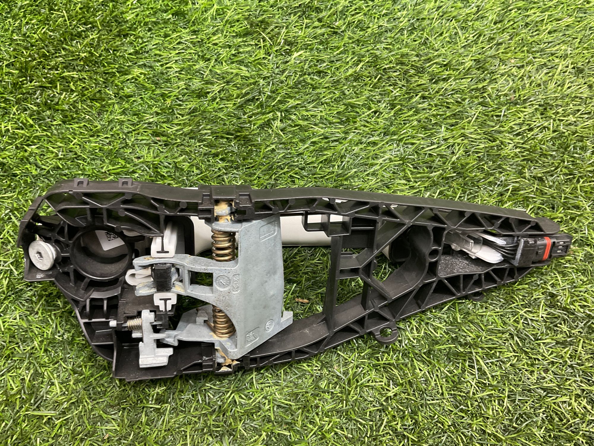 https://ycs.partsauto.market/partsauto-images/thmbs/userImages/h353NjtZg3VDP19b5HMt7LlpbQ93/part/303ee636-ed60-43f5-aa89-51b43715874b_1737384783515.jpg