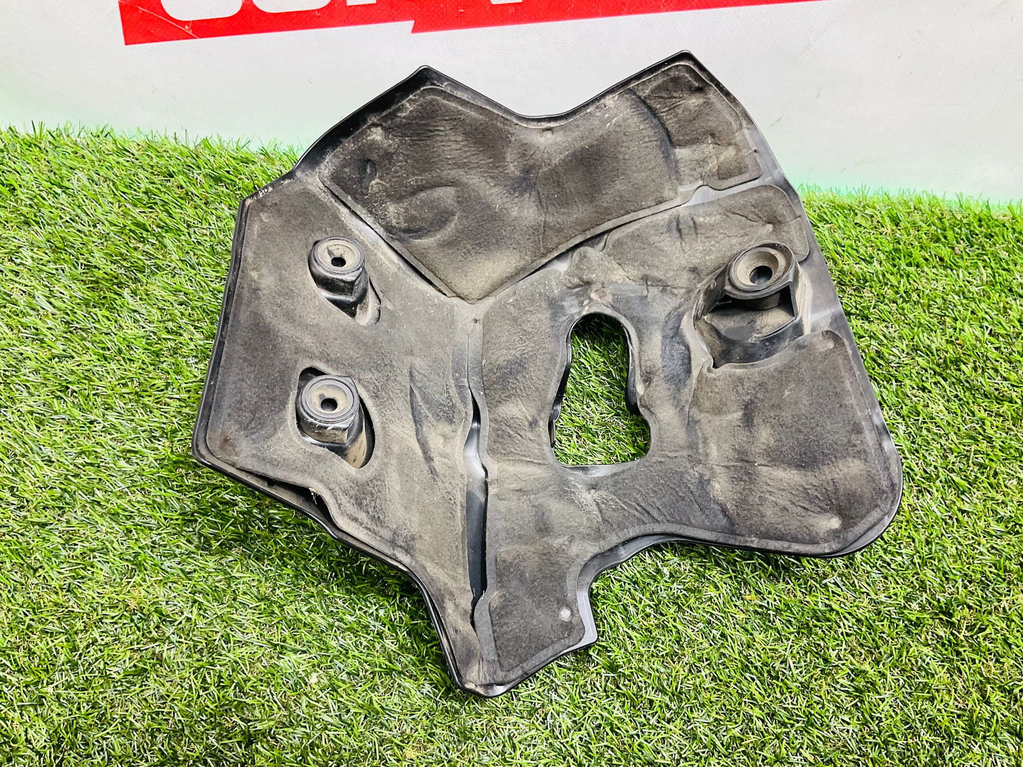 https://ycs.partsauto.market/partsauto-images/thmbs/userImages/h353NjtZg3VDP19b5HMt7LlpbQ93/part/308ec8f8-149b-49ea-8347-1cdc227ab00f_1786023147232.jpg