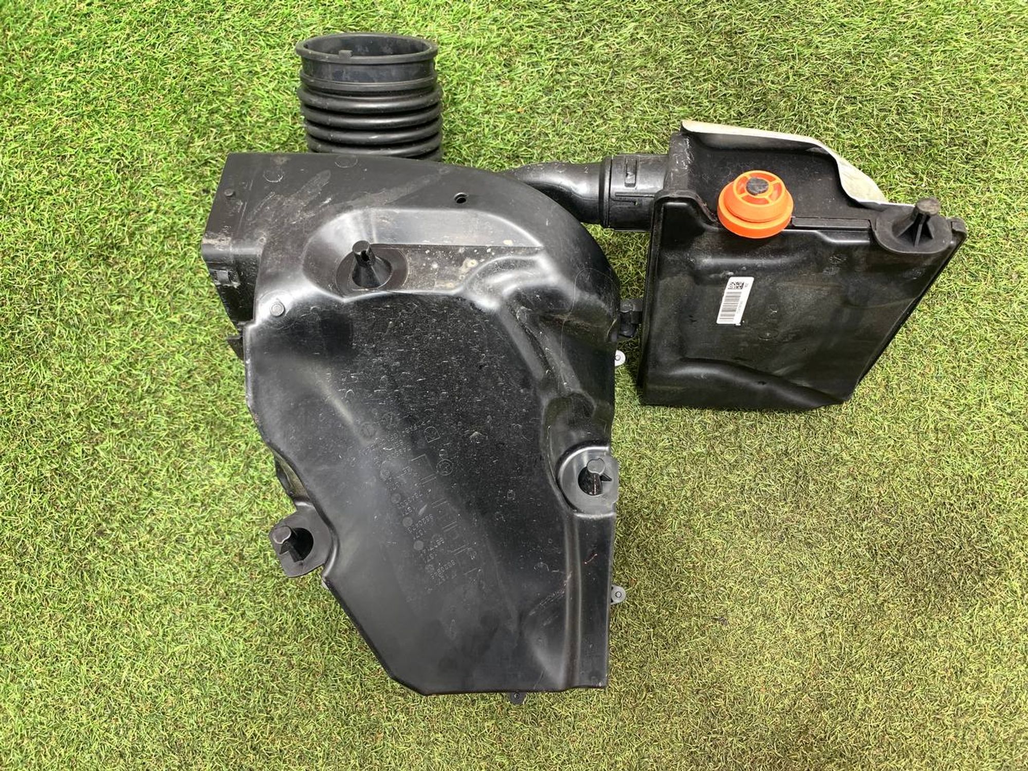 https://ycs.partsauto.market/partsauto-images/thmbs/userImages/h353NjtZg3VDP19b5HMt7LlpbQ93/part/30e9c395-49ff-4976-aef0-9966029eec25_1718704008558.jpg