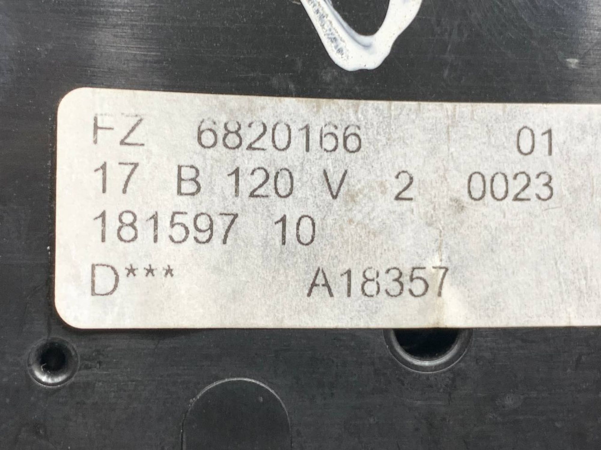 https://ycs.partsauto.market/partsauto-images/thmbs/userImages/h353NjtZg3VDP19b5HMt7LlpbQ93/part/318b9ab1-8c60-4118-848a-149618f8eb48_1708519410873.jpg