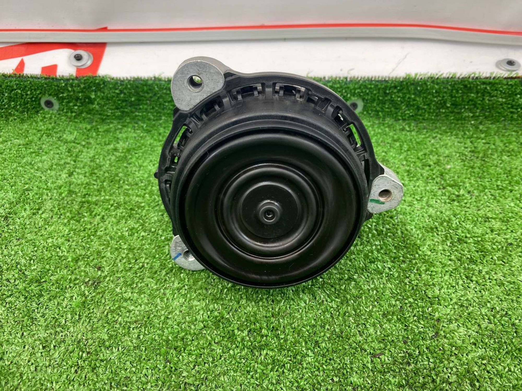 https://ycs.partsauto.market/partsauto-images/thmbs/userImages/h353NjtZg3VDP19b5HMt7LlpbQ93/part/31c44aa0-afd3-49a5-bc40-e3b39c357d09_1746714454167.jpg