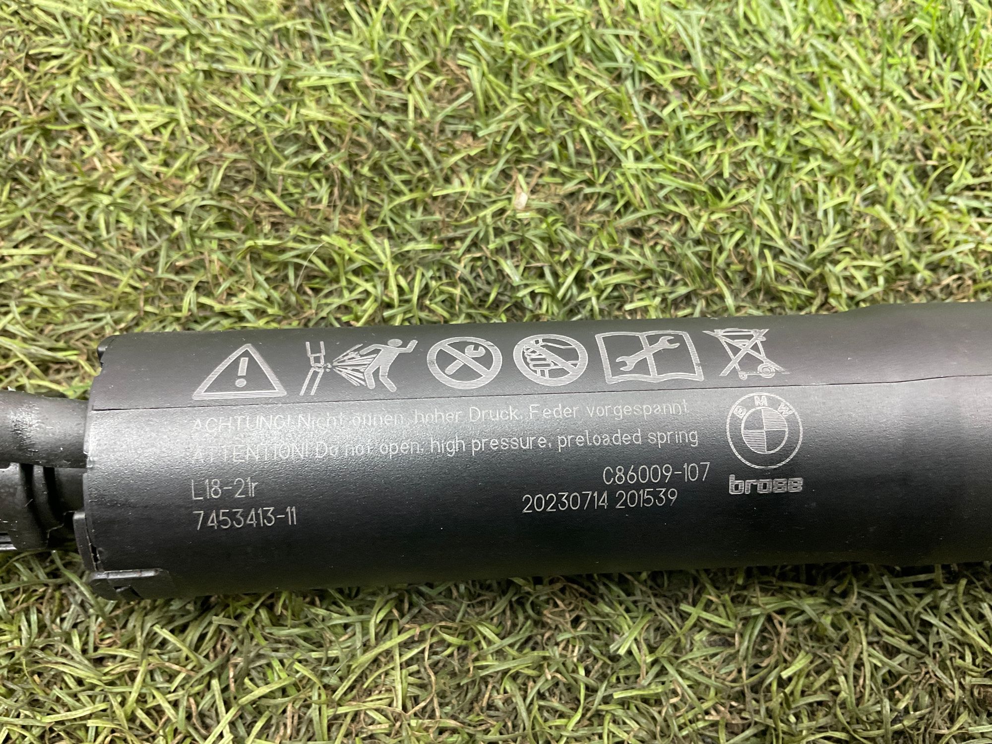 Амортизатор крышки багажника BMW M3, G81 2023, 3000 рублей, Москва