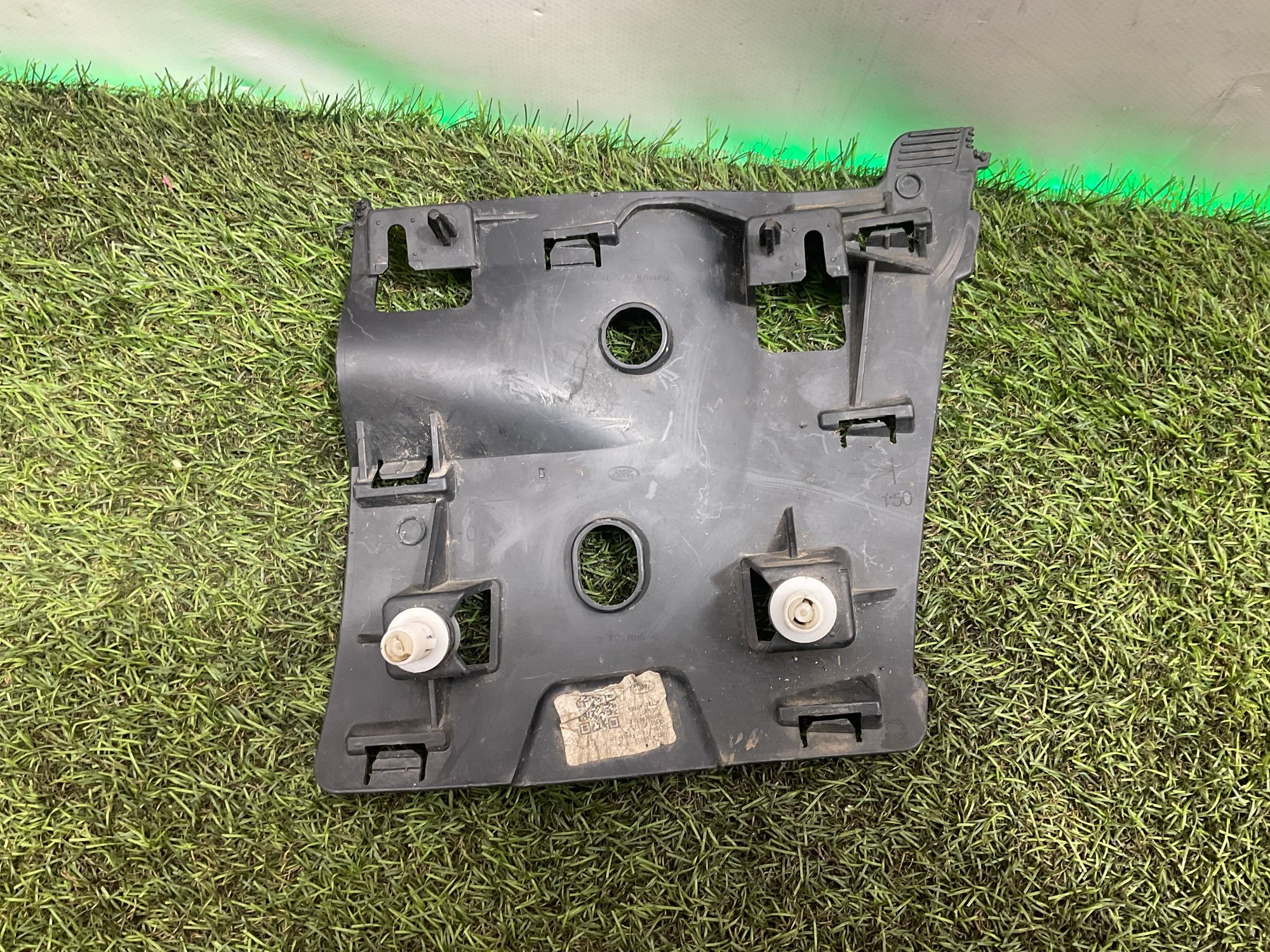 Крепление накладки крыла передняя левая Land Rover Defender II L663 2022, 5000 рублей, Москва