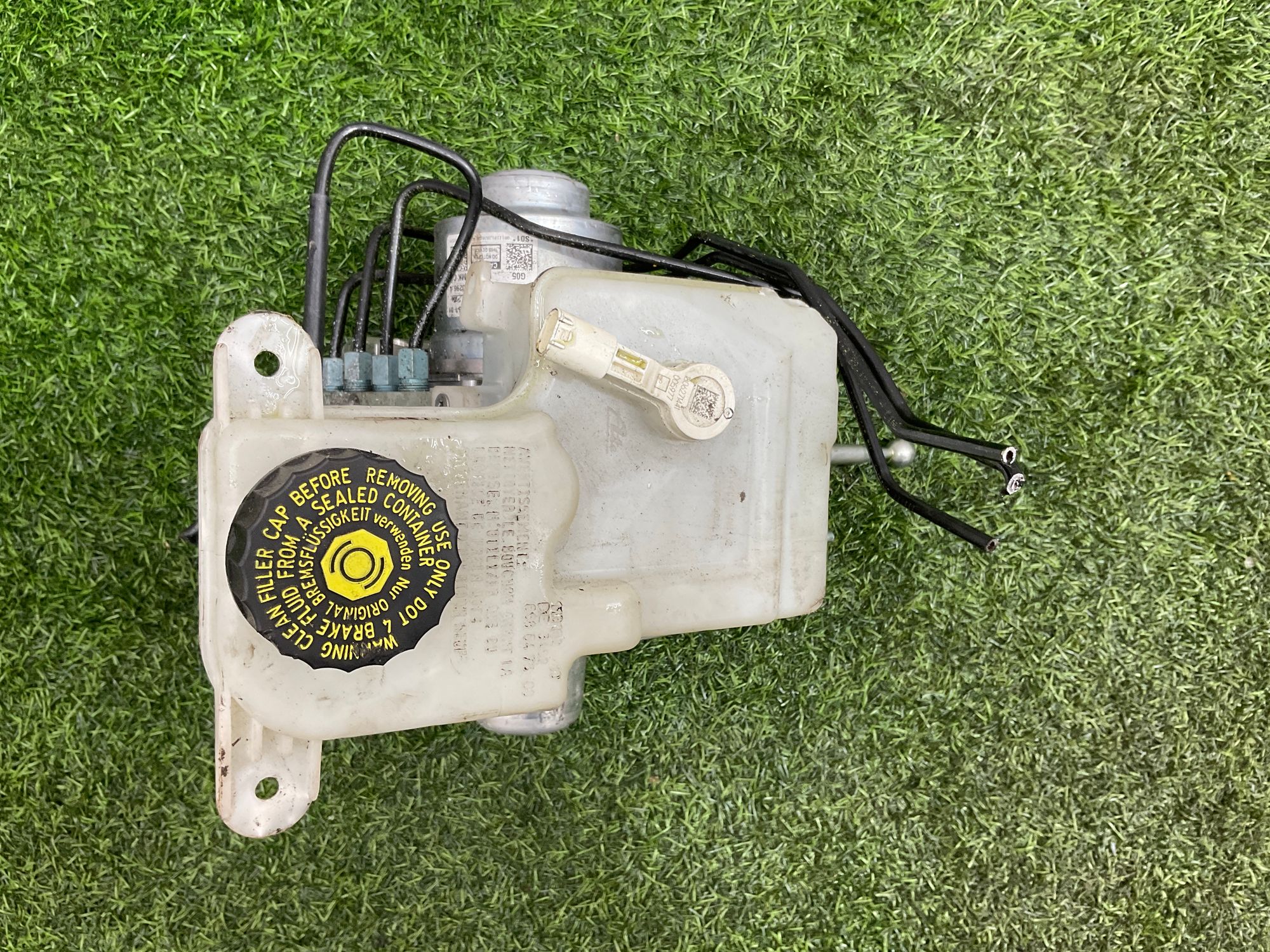https://ycs.partsauto.market/partsauto-images/thmbs/userImages/h353NjtZg3VDP19b5HMt7LlpbQ93/part/323ee0c4-0009-458b-a067-d6b7edd5d7eb_1741773487390.jpg