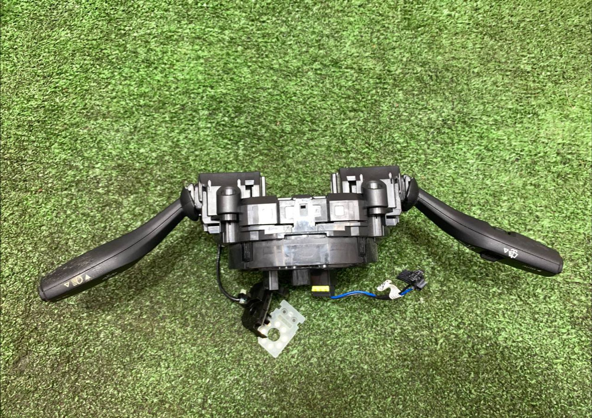 https://ycs.partsauto.market/partsauto-images/thmbs/userImages/h353NjtZg3VDP19b5HMt7LlpbQ93/part/33295d85-1500-40e1-8684-32ed361c20d8_1727077471701.jpg