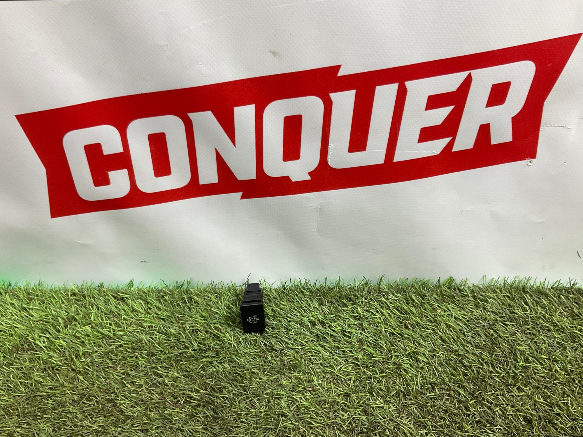 Клавиша активации сажевого фильтра Toyota Land Cruiser 200 рестайлинг 2 (2015—2023) 2017, 2500 рублей, Москва