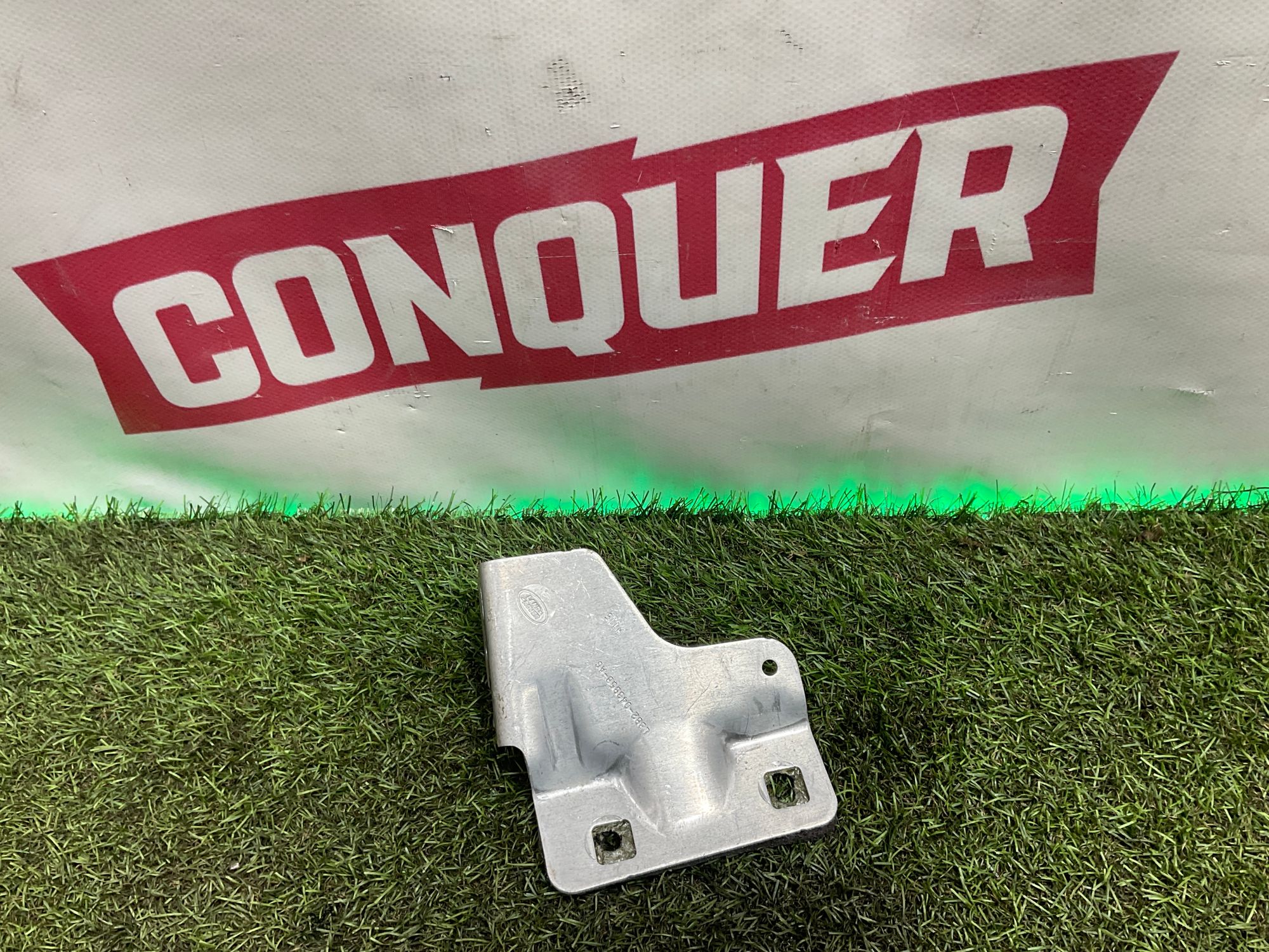 Крепление передней консоли правое Land Rover Defender, II L663, 1000 рублей, Москва