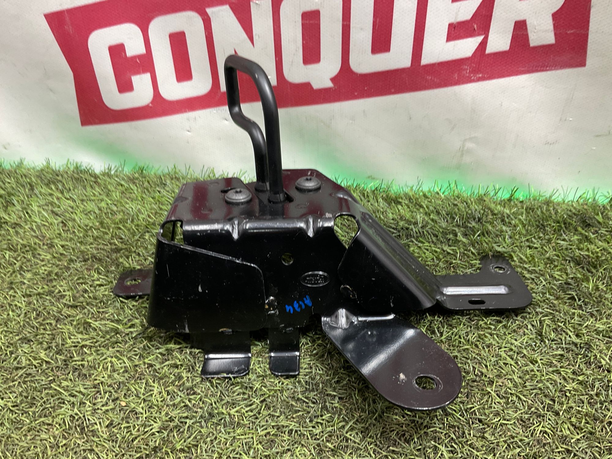 Крепление кузова заднее левое Land Rover Defender II L663 2022, 2500 рублей, Москва