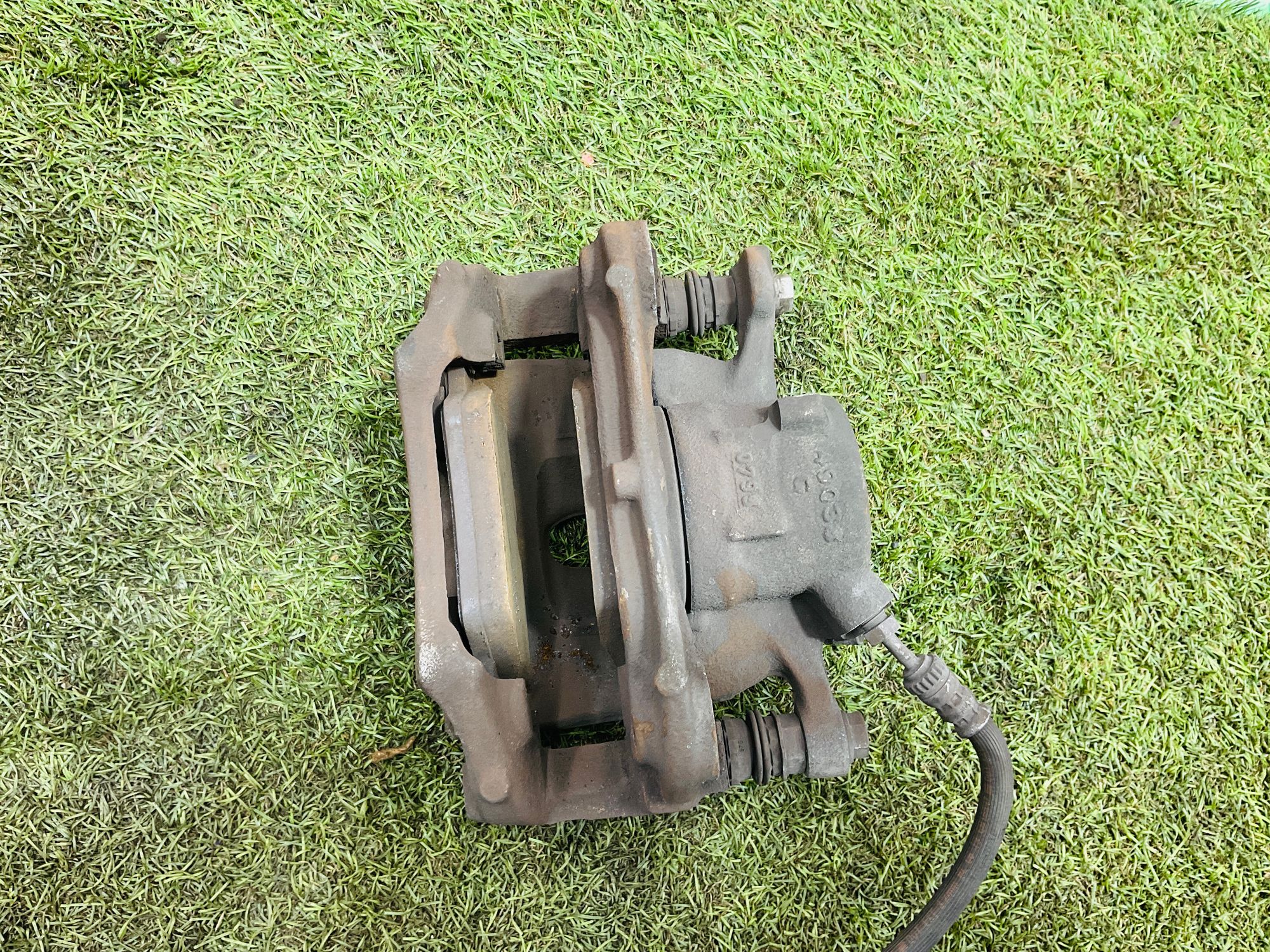 Суппорт тормозной передний левый BMW 5 серия, G30/G31, 4000 рублей, Москва