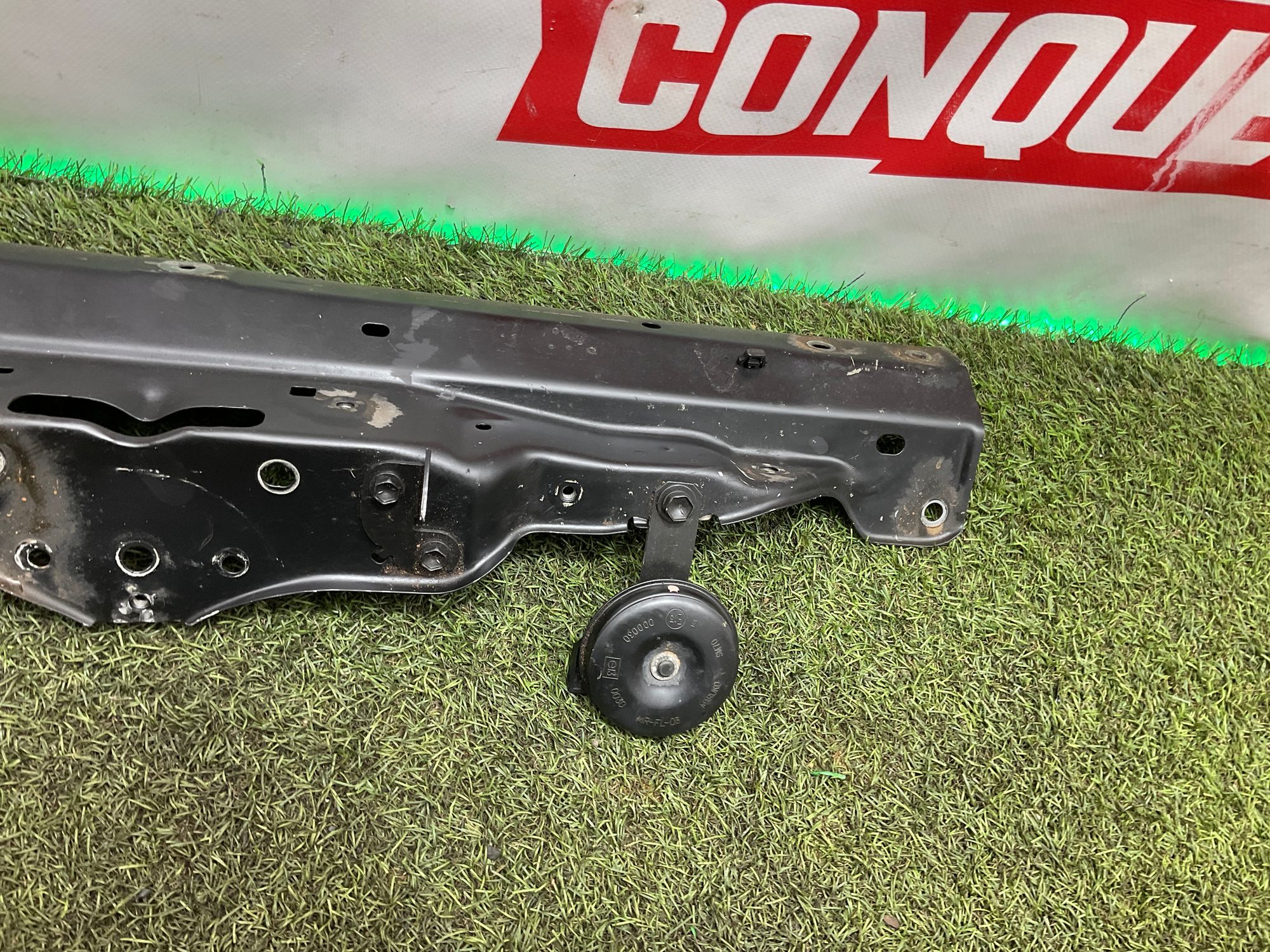 Рамка телевизора верхняя Toyota Land Cruiser 200 рестайлинг 2 (2015—2023) 2017, 3000 рублей, Москва