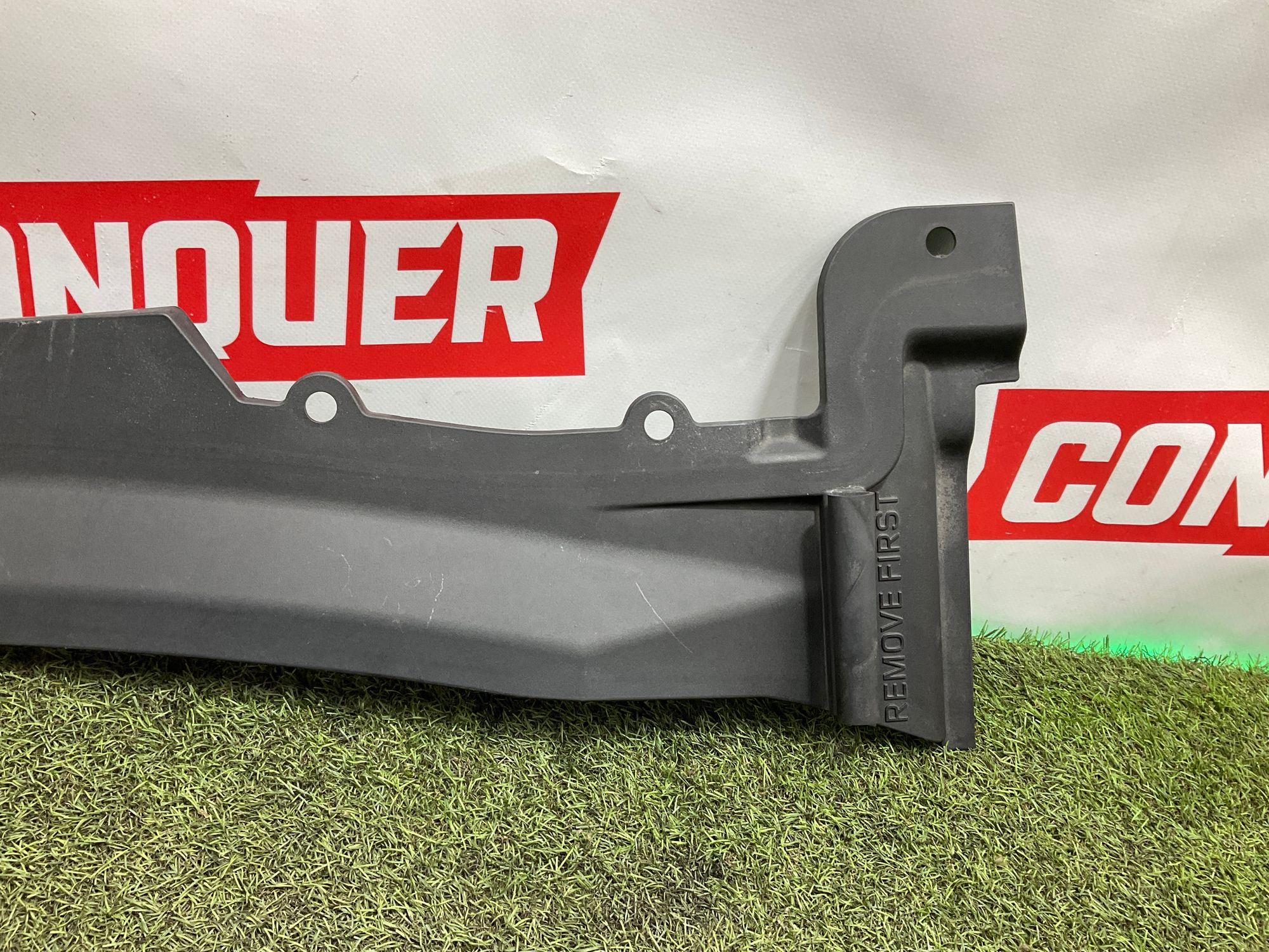 Накладка жабо правая Land Rover Defender II L663 2022, 9500 рублей, Москва