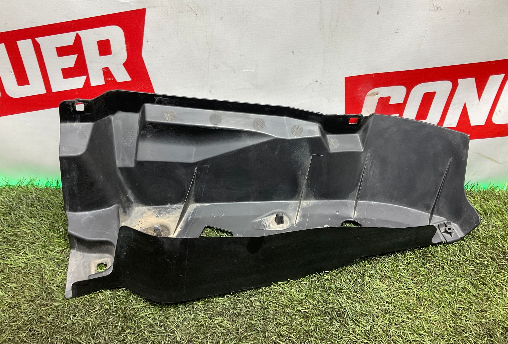 Накладка заднего бампера правая Toyota Land Cruiser 300 (2021—2023) 2022, 2500 рублей, Москва