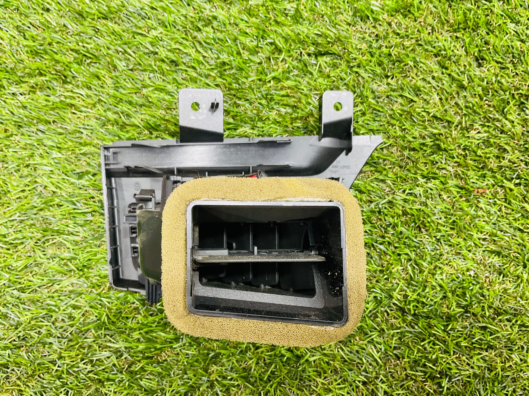 https://ycs.partsauto.market/partsauto-images/thmbs/userImages/h353NjtZg3VDP19b5HMt7LlpbQ93/part/3642dd2c-79d3-42cf-9d31-8e6ad2e73b70_1785850787952.jpg