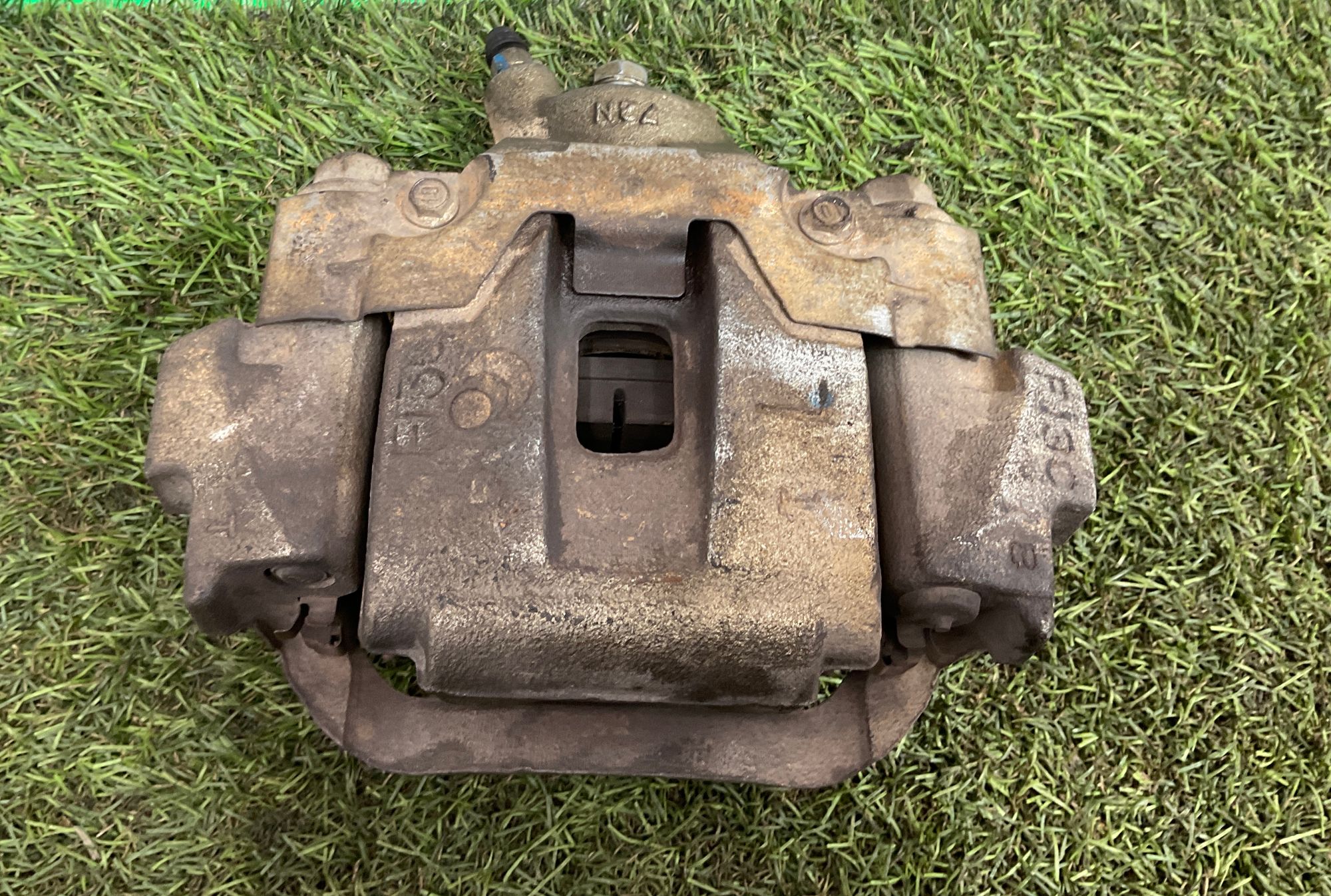 Суппорт тормозной задний левый Toyota Land Cruiser 200 рестайлинг 2 (2015—2023) 2017, 10000 рублей, Москва