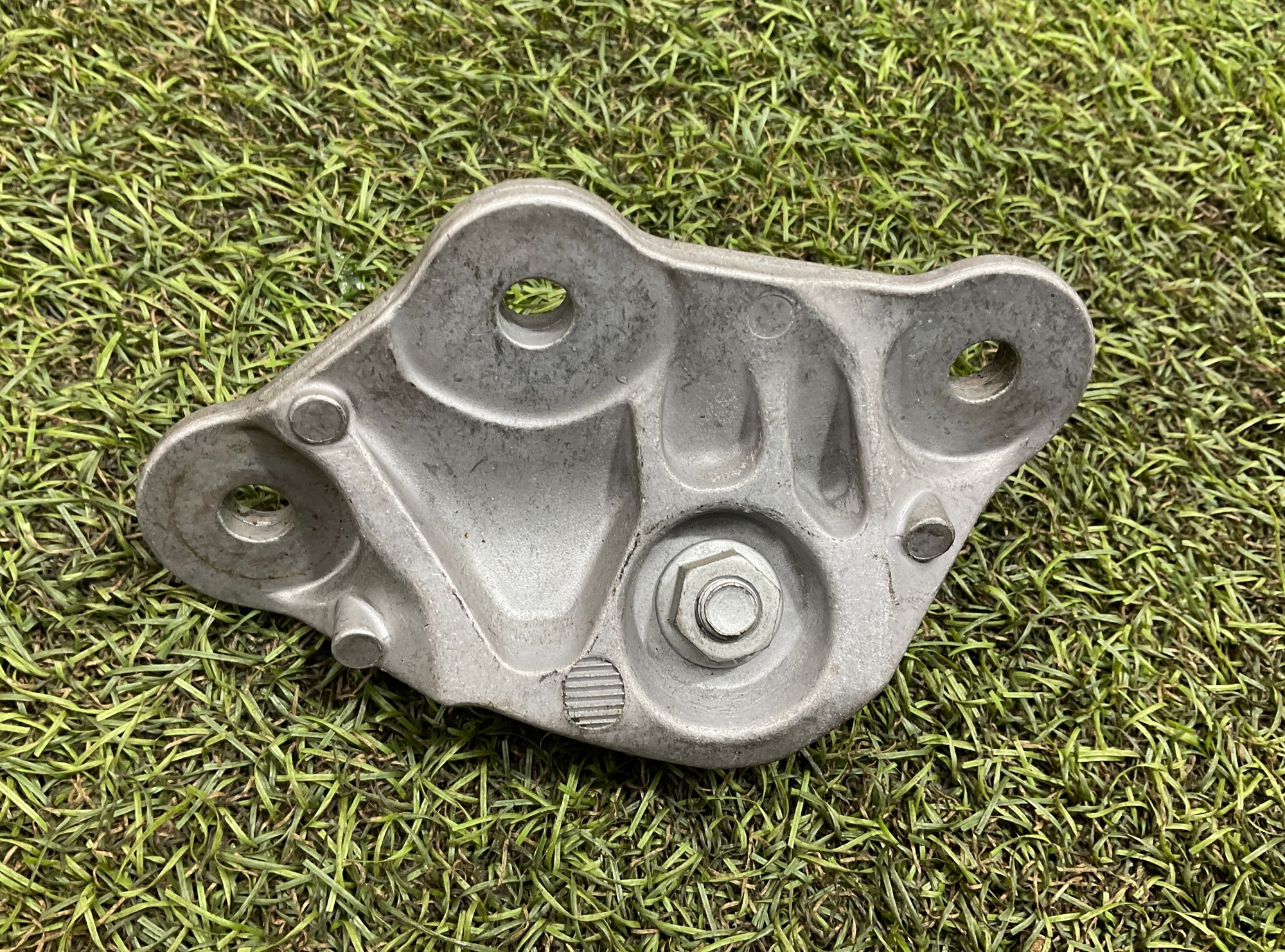 Опорный кронштейн коробки передач BMW X5, G05, 3000 рублей, Москва