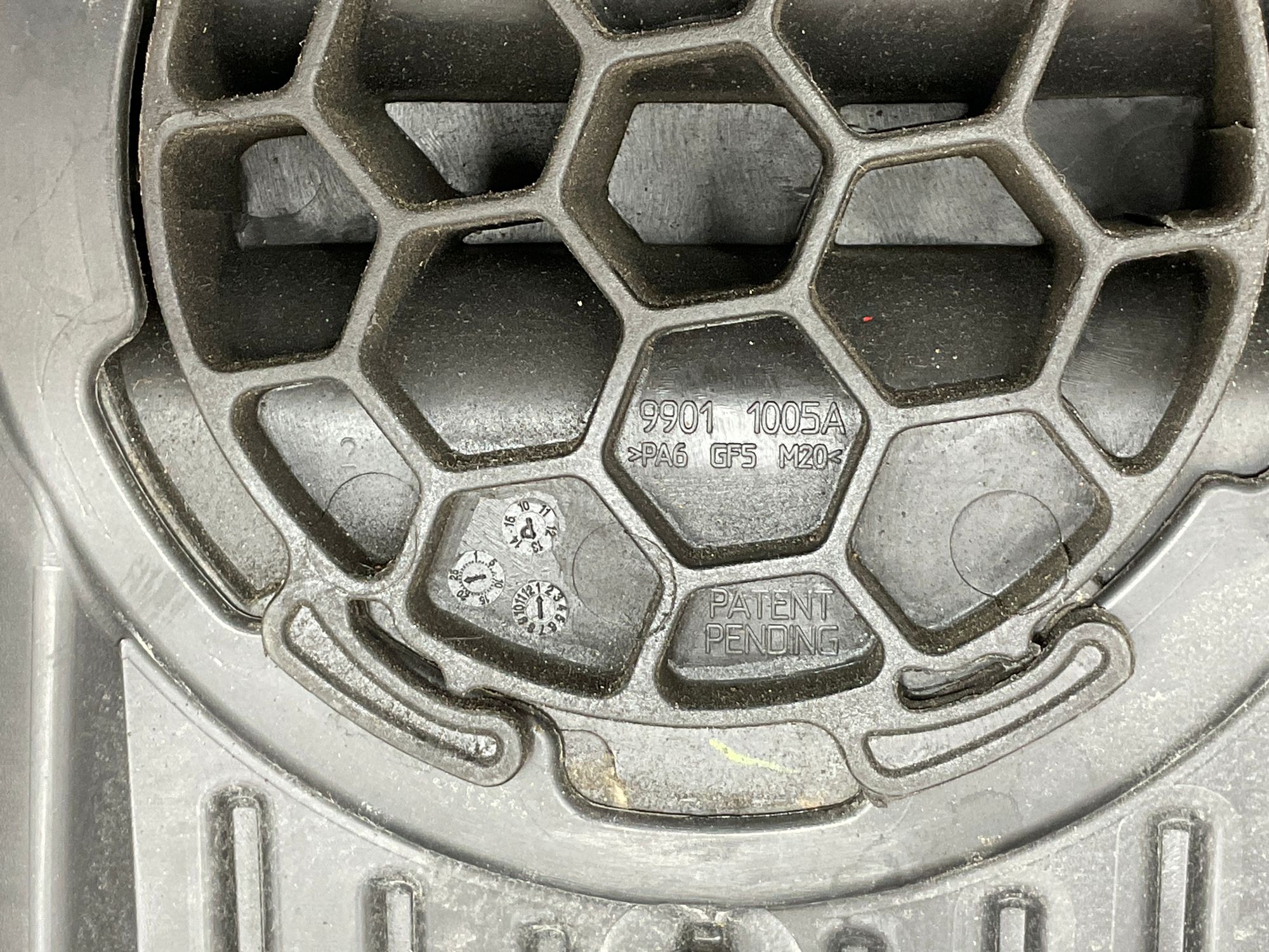 Крышка двигателя Jeep Grand Cherokee, IV (WK2) 3.6, 5000 рублей, Москва